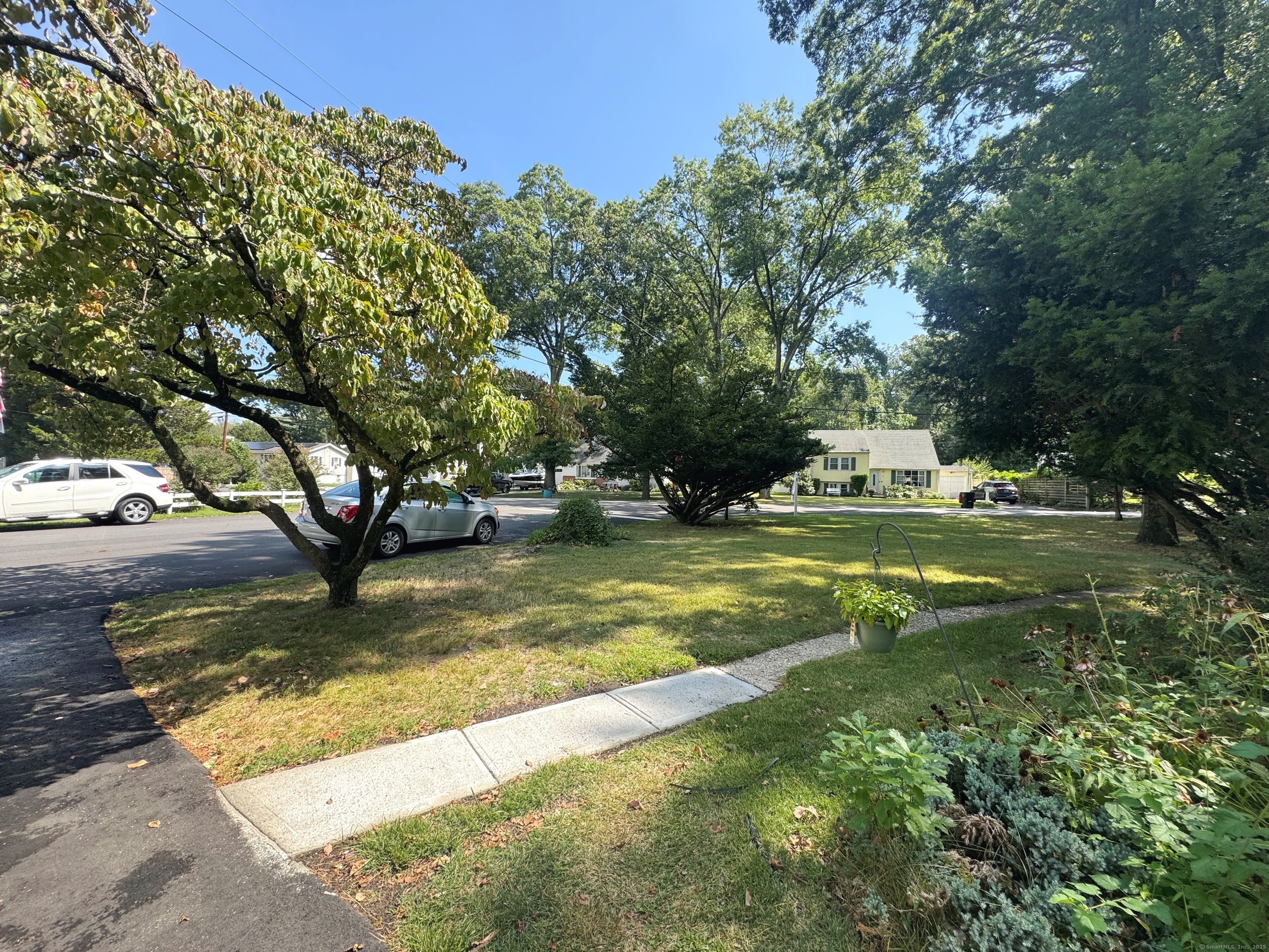Norwalk, Connecticut, 06851, United States, 3 Bedrooms Bedrooms, ,2 BathroomsBathrooms,Residential,For Sale,1941745