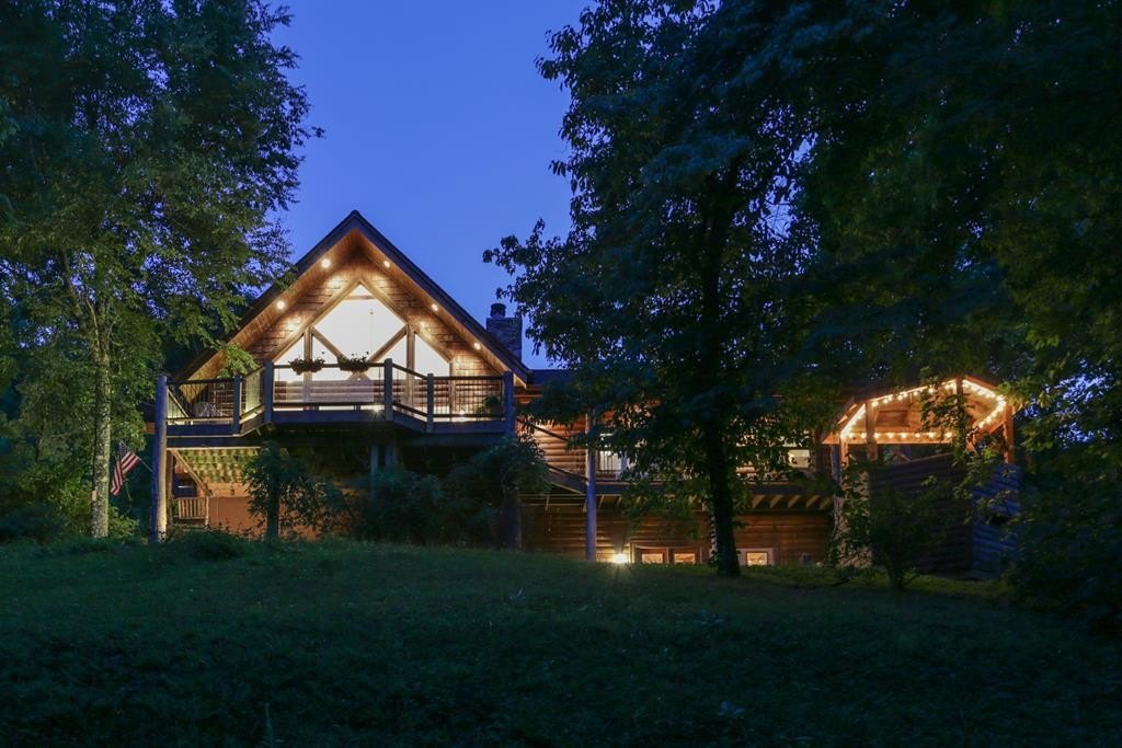 Hayesville, North Carolina, 28904, United States, 3 Bedrooms Bedrooms, ,5 BathroomsBathrooms,Residential,For Sale,1931942
