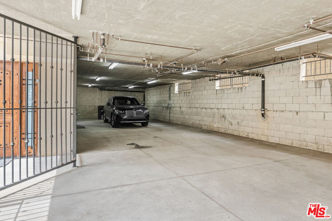 Los Angeles, California, 90025, United States, 6 Bedrooms Bedrooms, ,Residential,For Sale,1932013