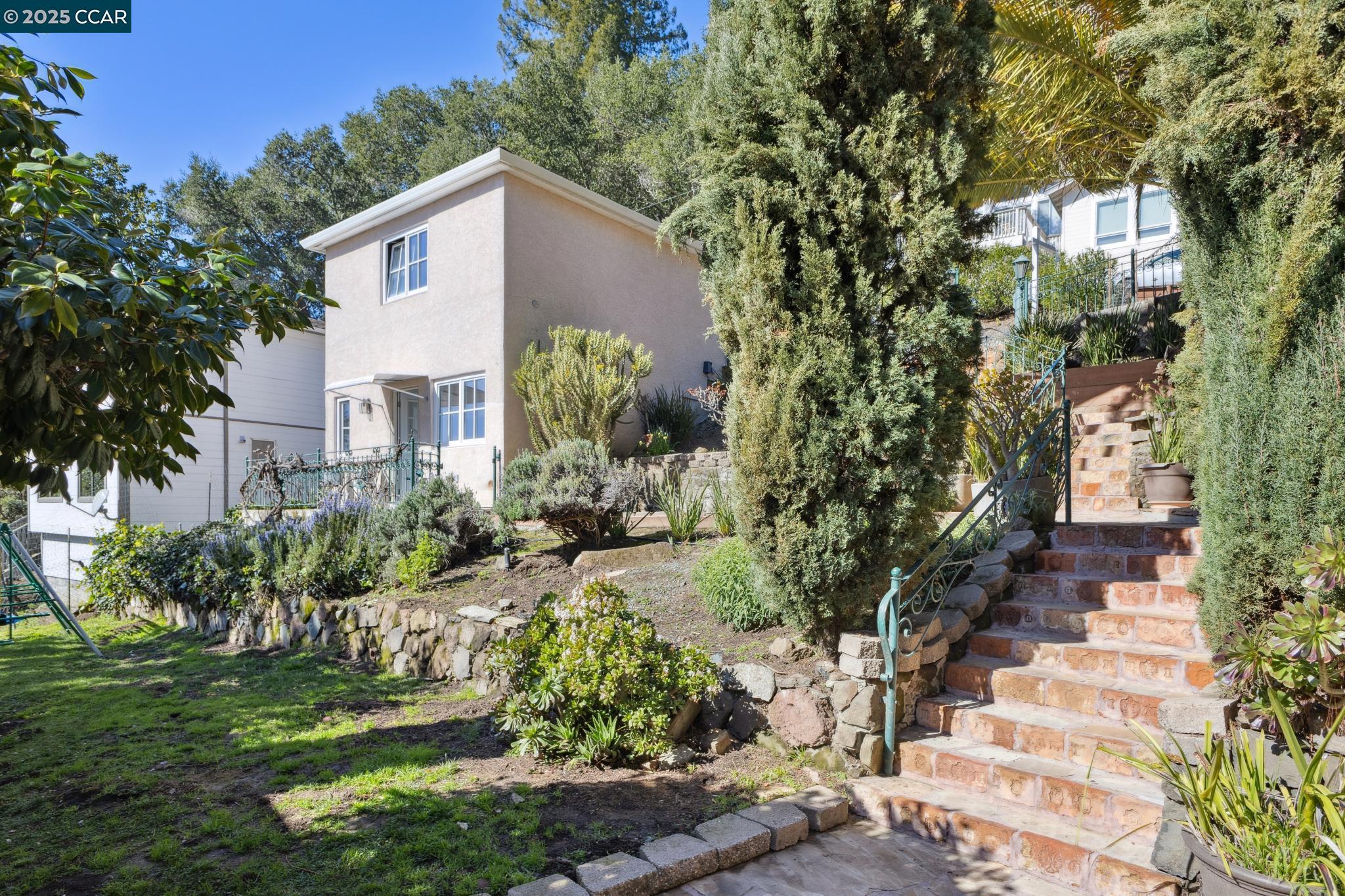 Orinda, California, 94563, United States, 4 Bedrooms Bedrooms, ,3 BathroomsBathrooms,Residential,For Sale,1804966