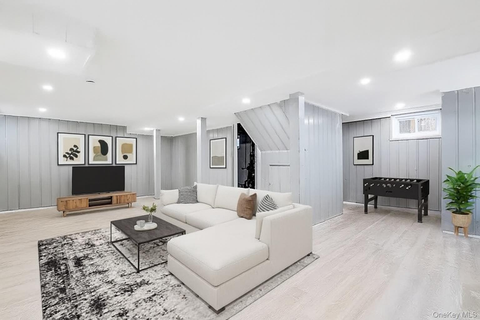Port Washington, New York, 11050, United States, 3 Bedrooms Bedrooms, ,2 BathroomsBathrooms,Residential,For Sale,1882705