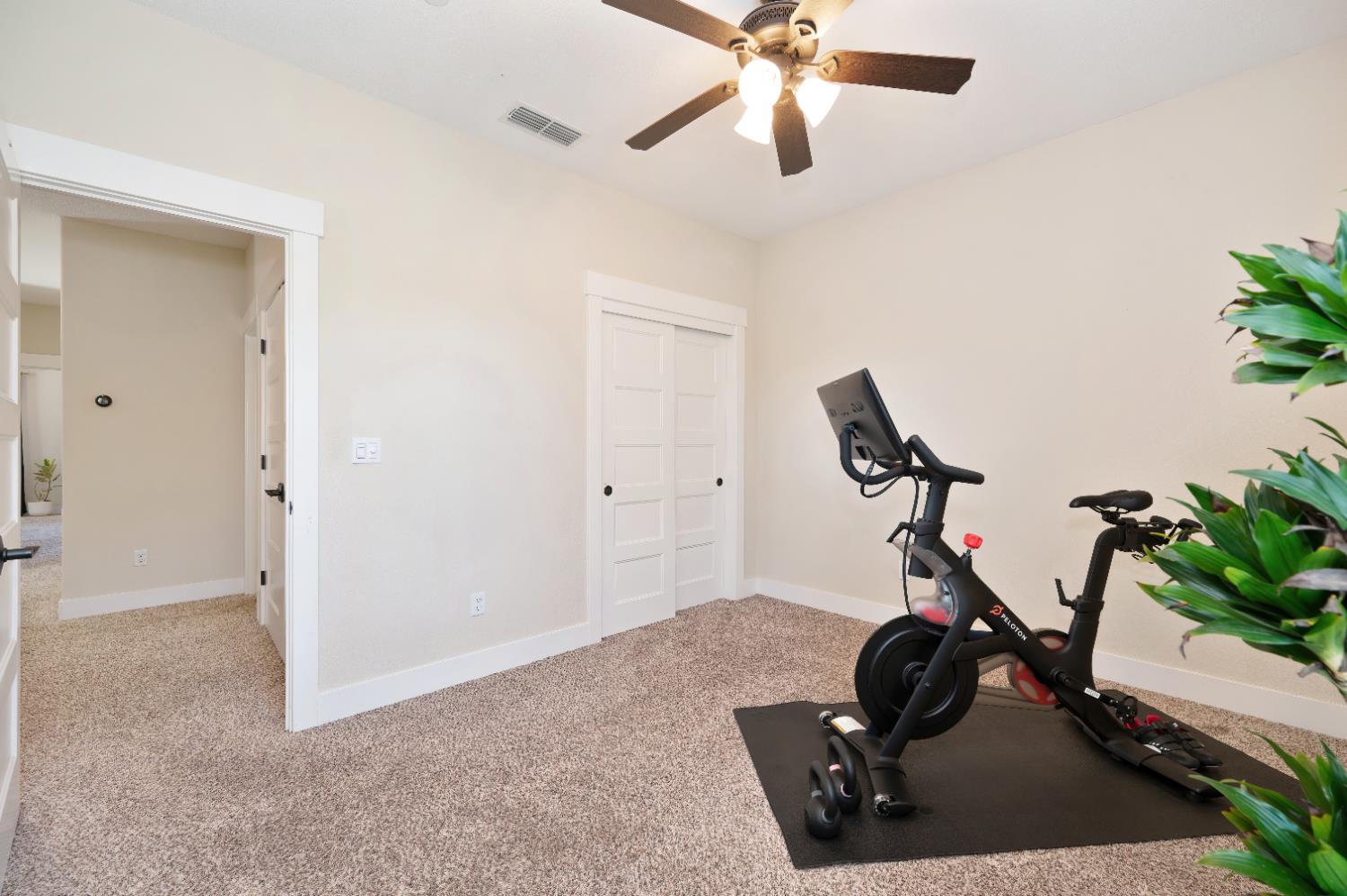 Sacramento, California, 95818, United States, 3 Bedrooms Bedrooms, ,3 BathroomsBathrooms,Residential,For Sale,1988052