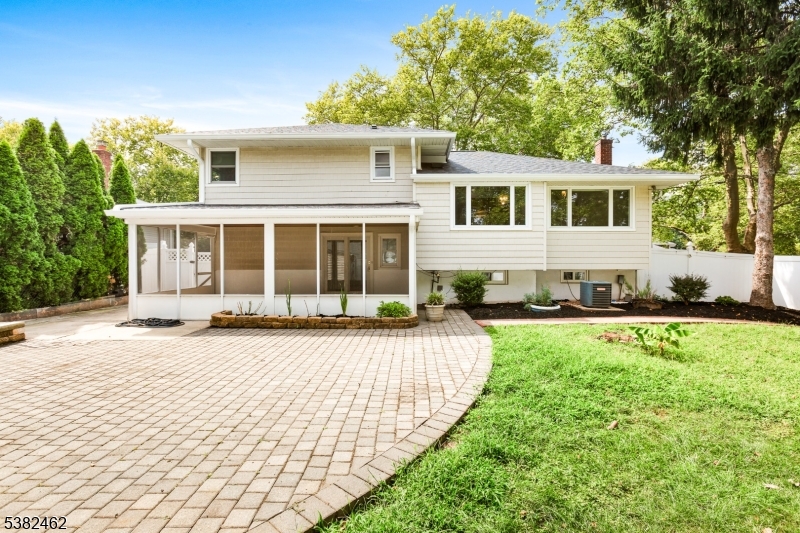 Rahway City, New Jersey, 07065, United States, 3 Bedrooms Bedrooms, ,3 BathroomsBathrooms,Residential,For Sale,1996239