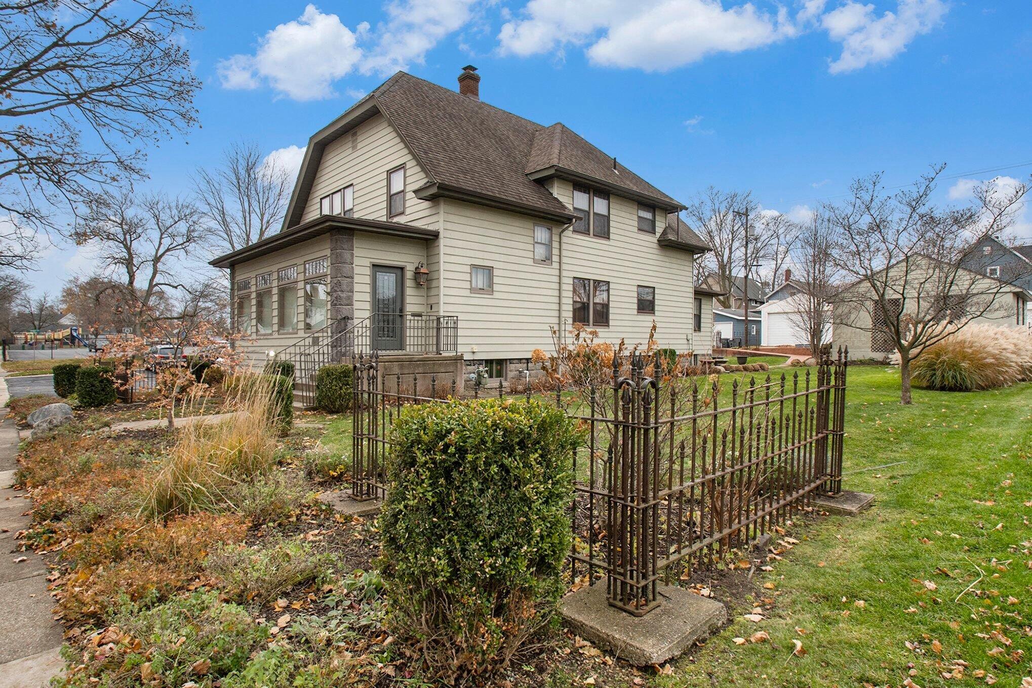 St. Joseph, Michigan, 49085, United States, 3 Bedrooms Bedrooms, ,3 BathroomsBathrooms,Residential,For Sale,2007761