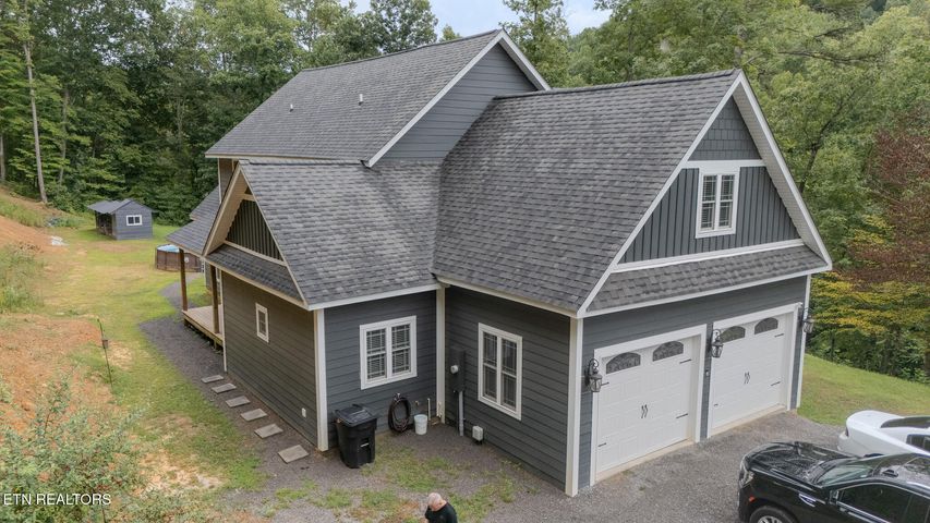 Middlesboro, Kentucky, 40965, United States, 5 Bedrooms Bedrooms, ,4 BathroomsBathrooms,Residential,For Sale,1915642