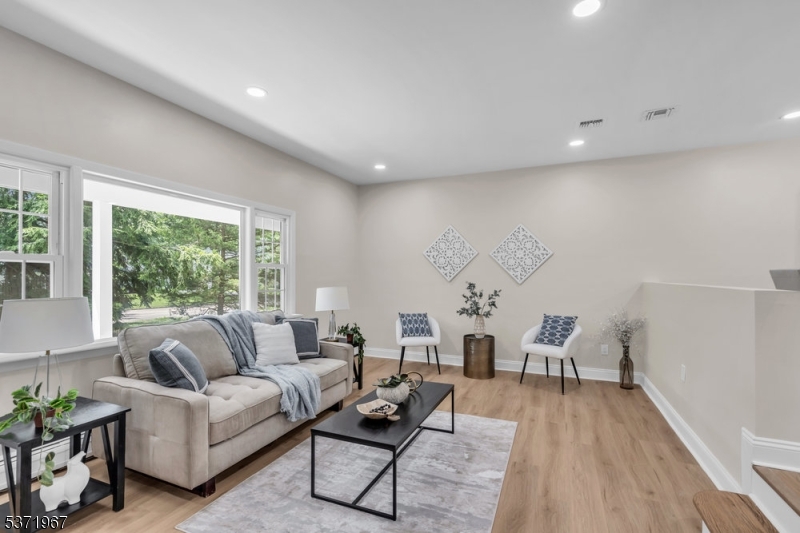 Berkeley Heights Twp., New Jersey, 07922, United States, 5 Bedrooms Bedrooms, ,3 BathroomsBathrooms,Residential,For Sale,1927400