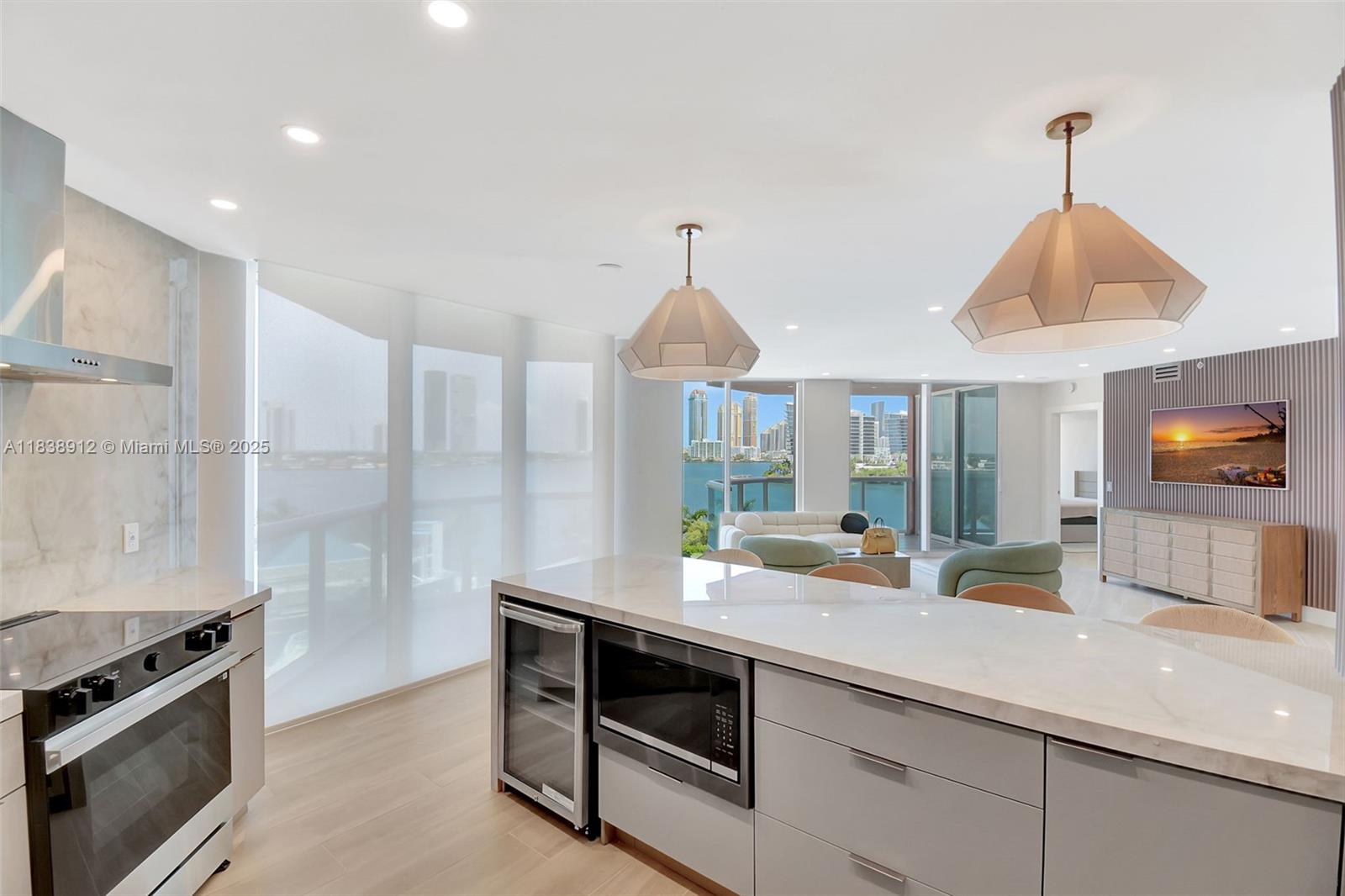 Aventura, Florida, 33180, United States, 2 Bedrooms Bedrooms, ,3 BathroomsBathrooms,Residential,For Sale,1910809