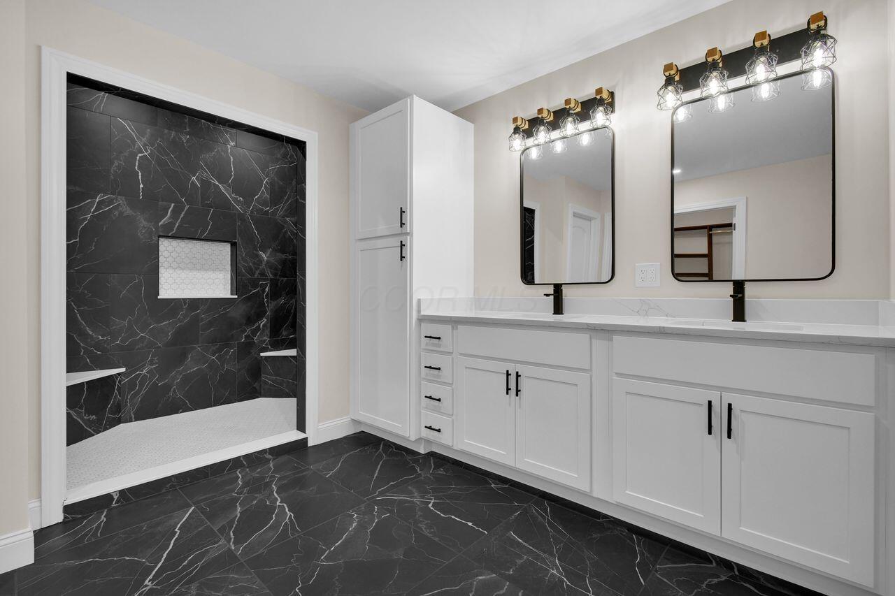 Thornville, Ohio, 43076, United States, 4 Bedrooms Bedrooms, ,4 BathroomsBathrooms,Residential,For Sale,1998970