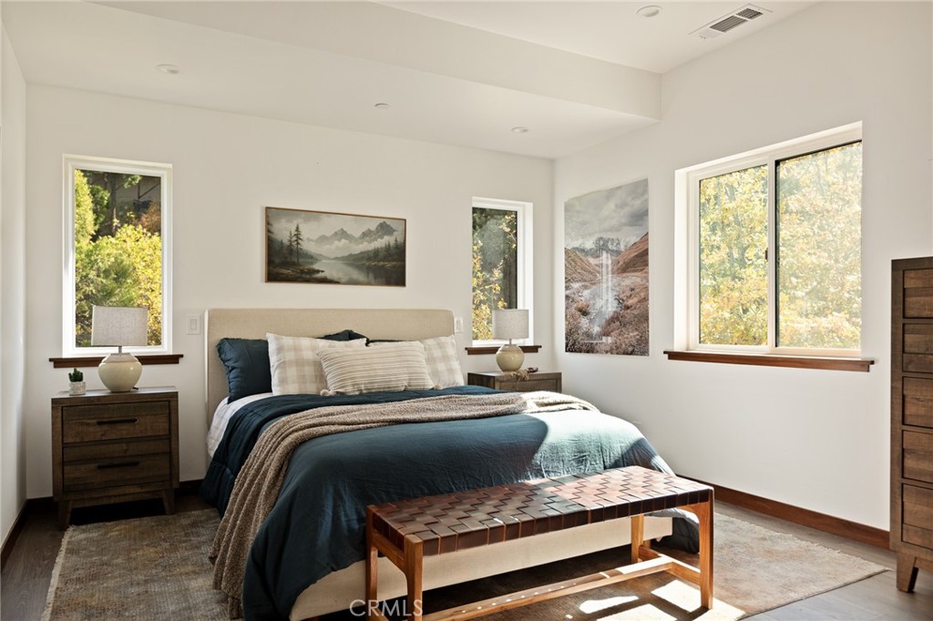 Lake Arrowhead, California, 92352, United States, 4 Bedrooms Bedrooms, ,5 BathroomsBathrooms,Residential,For Sale,1989465