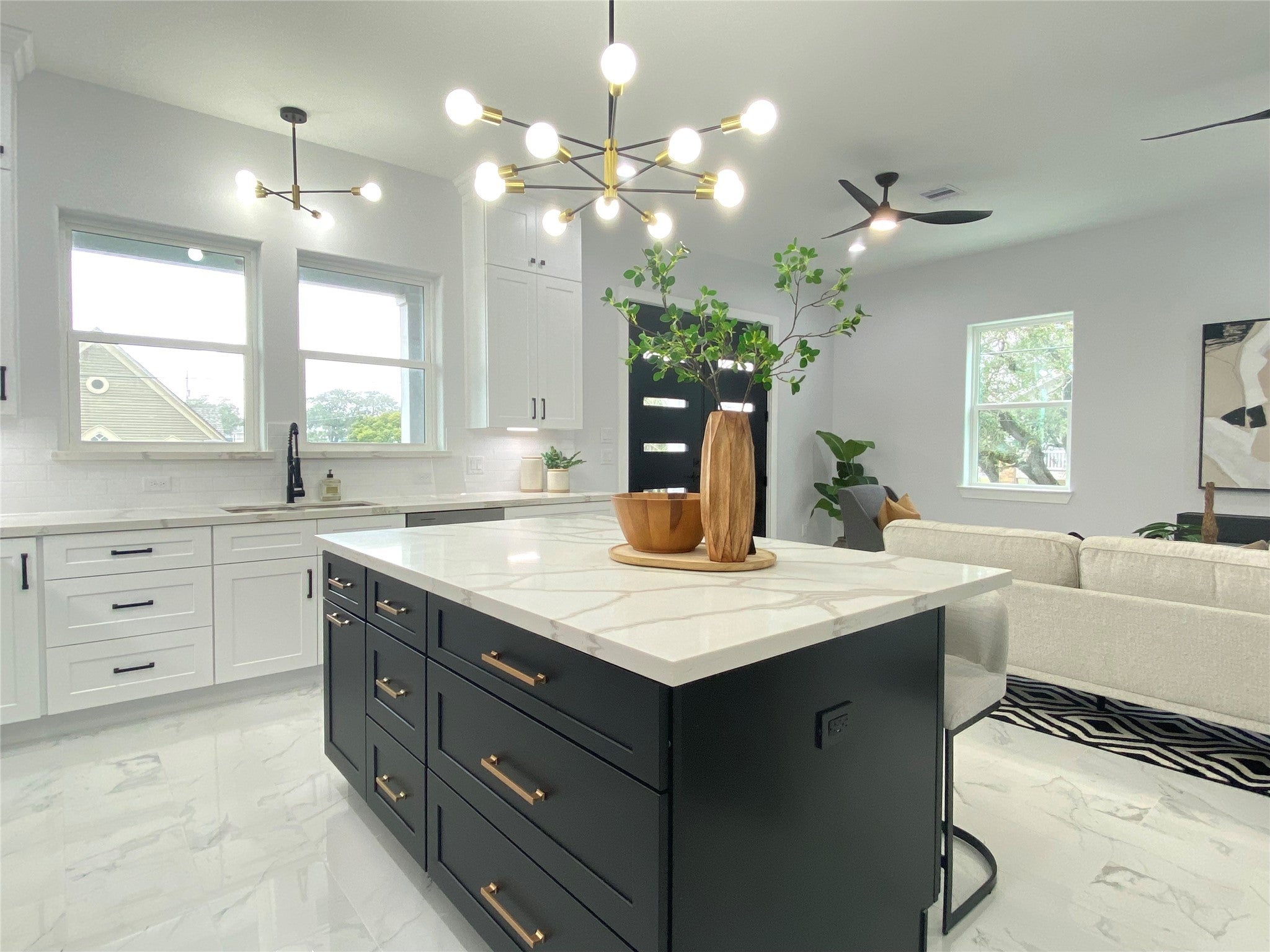 1102 36th Street, Galveston, Texas, 77550, United States, 3 Bedrooms Bedrooms, ,4 BathroomsBathrooms,Residential,For Sale,1102 36th Street,1539890