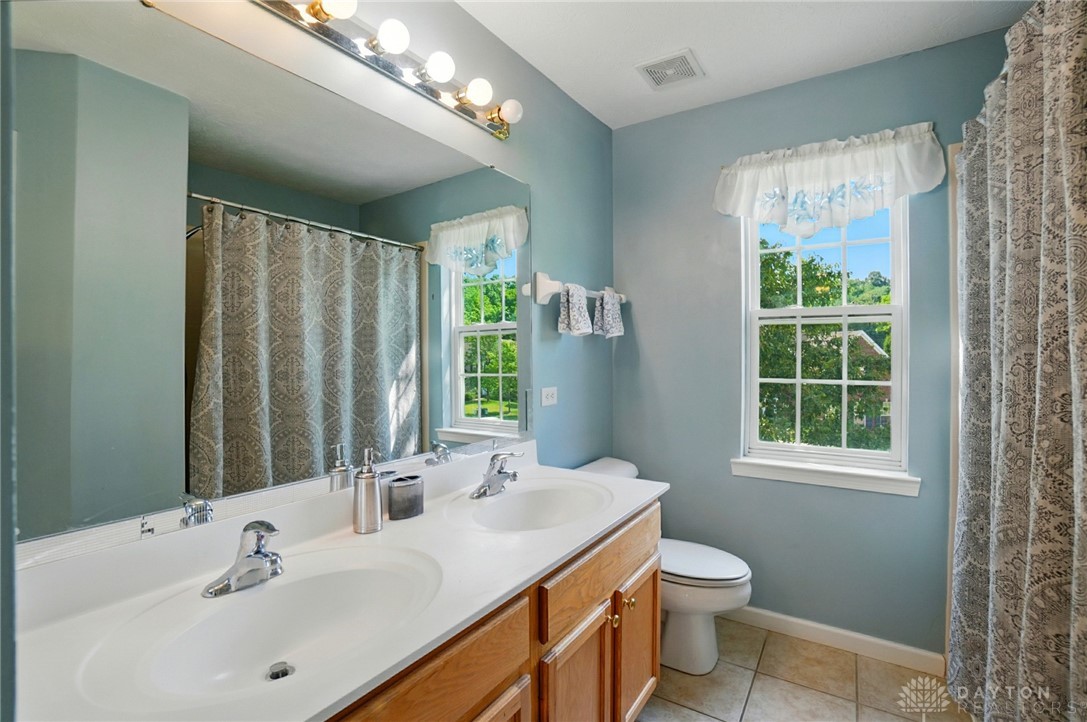 Beavercreek, Ohio, 45431, United States, 5 Bedrooms Bedrooms, ,4 BathroomsBathrooms,Residential,For Sale,1942166