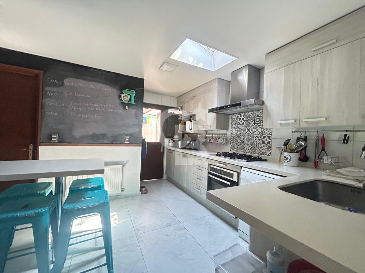 Lo Barnechea, Chile, 5 Bedrooms Bedrooms, ,4 BathroomsBathrooms,Residential,For Sale,1966346