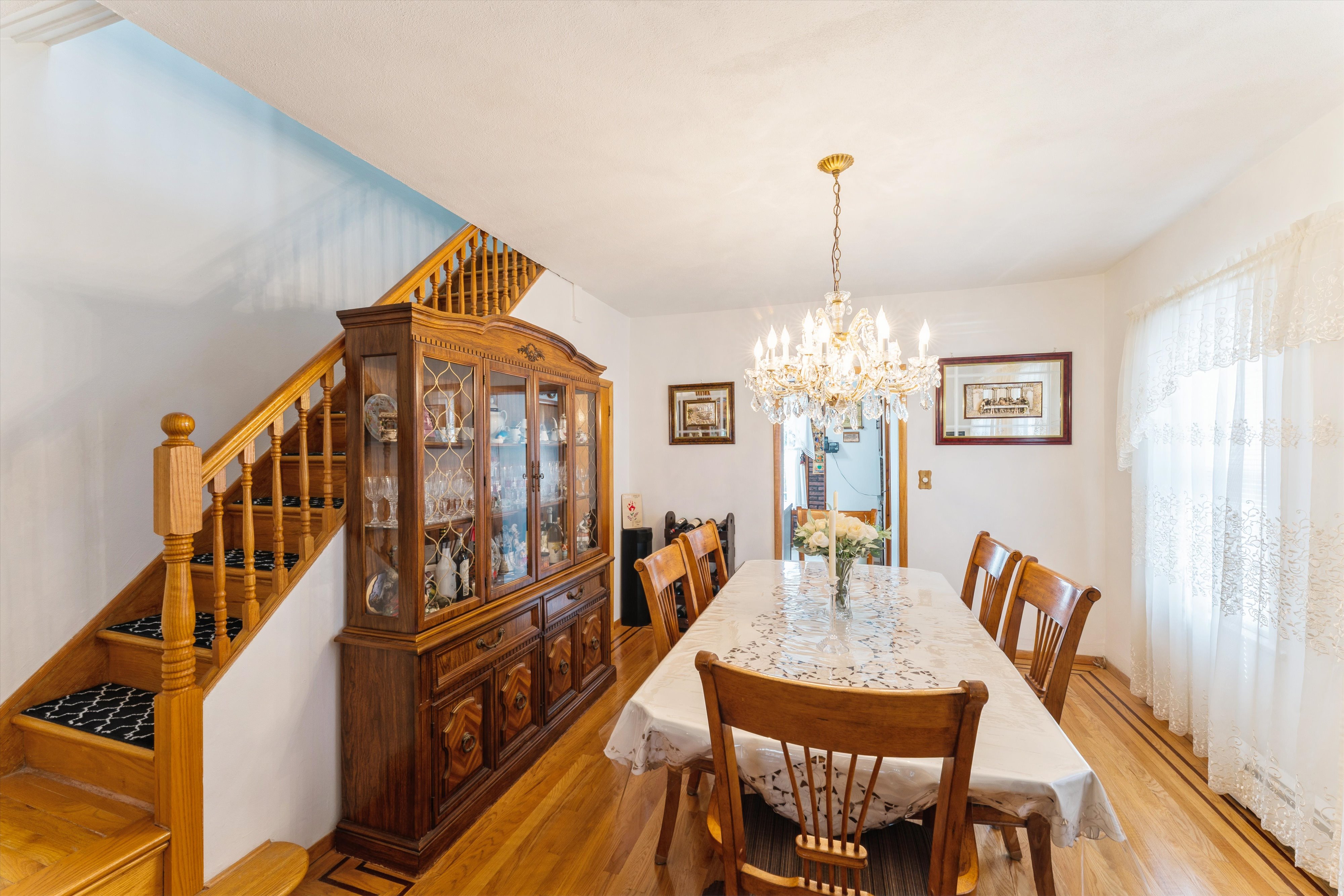 Bayside, New York, 11361, United States, 2 Bedrooms Bedrooms, ,2 BathroomsBathrooms,Residential,For Sale,1988869