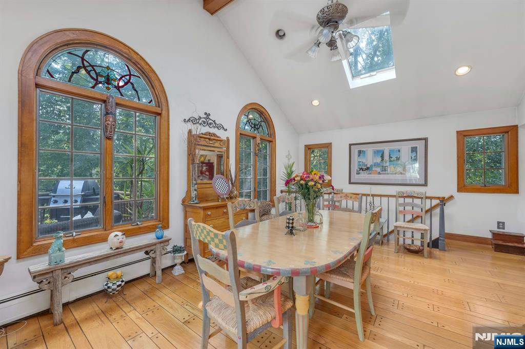 Montvale, New Jersey, 07645, United States, 6 Bedrooms Bedrooms, ,4 BathroomsBathrooms,Residential,For Sale,1950973