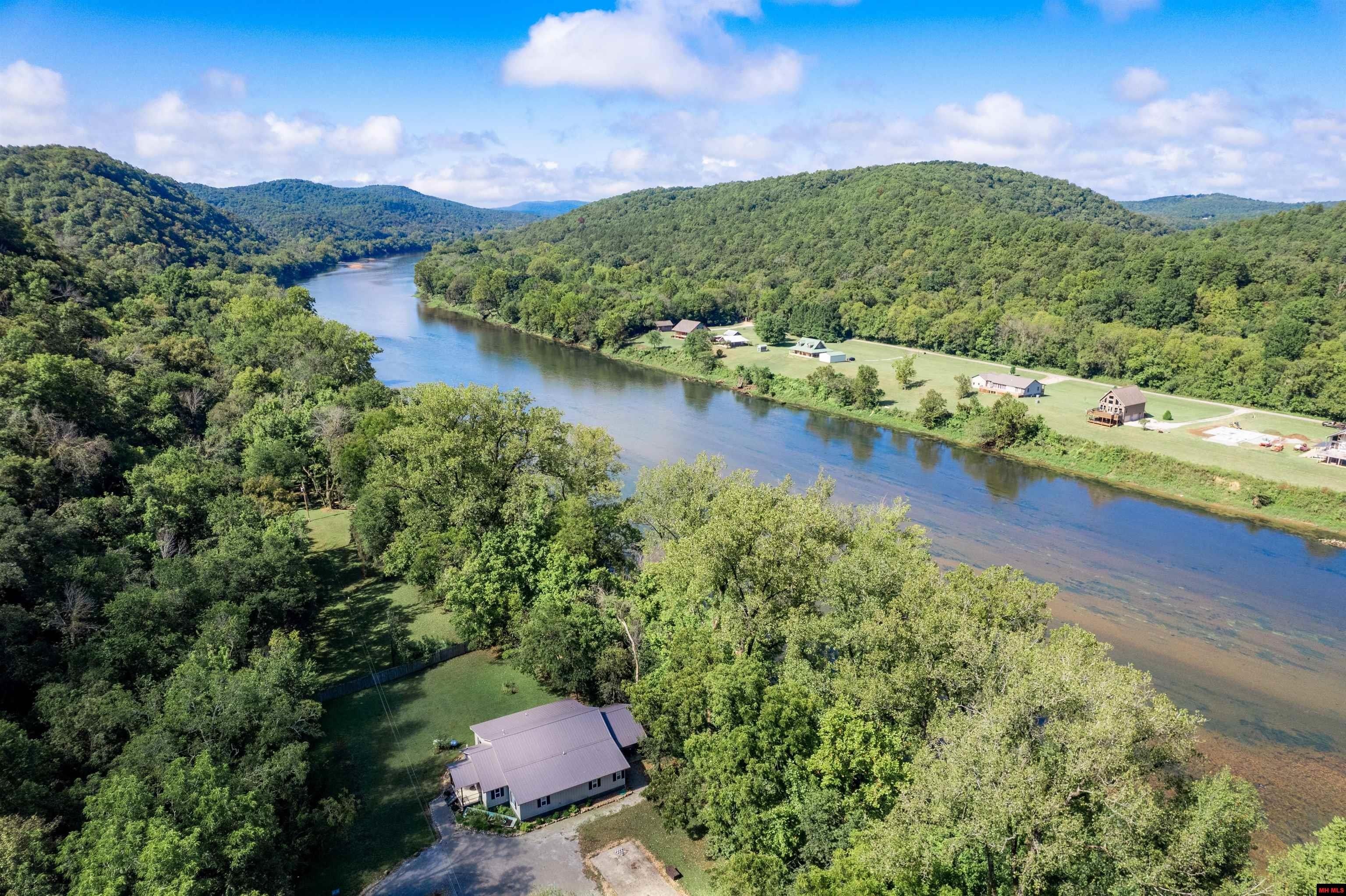 Norfork, Arkansas, 72658, United States, 4 Bedrooms Bedrooms, ,4 BathroomsBathrooms,Residential,For Sale,1976575