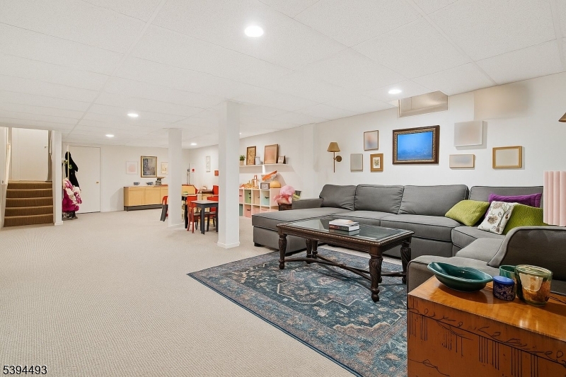 West Orange Twp., New Jersey, 07052, United States, 3 Bedrooms Bedrooms, ,3 BathroomsBathrooms,Residential,For Sale,1987656