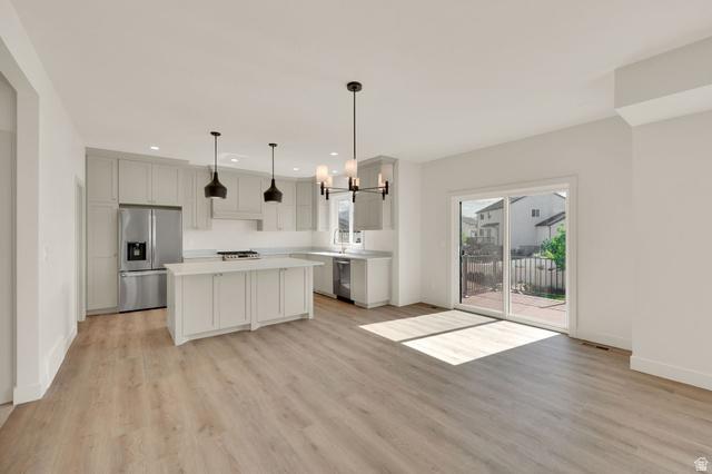 Saratoga Springs, Utah, 84045, United States, 6 Bedrooms Bedrooms, ,4 BathroomsBathrooms,Residential,For Sale,2047947