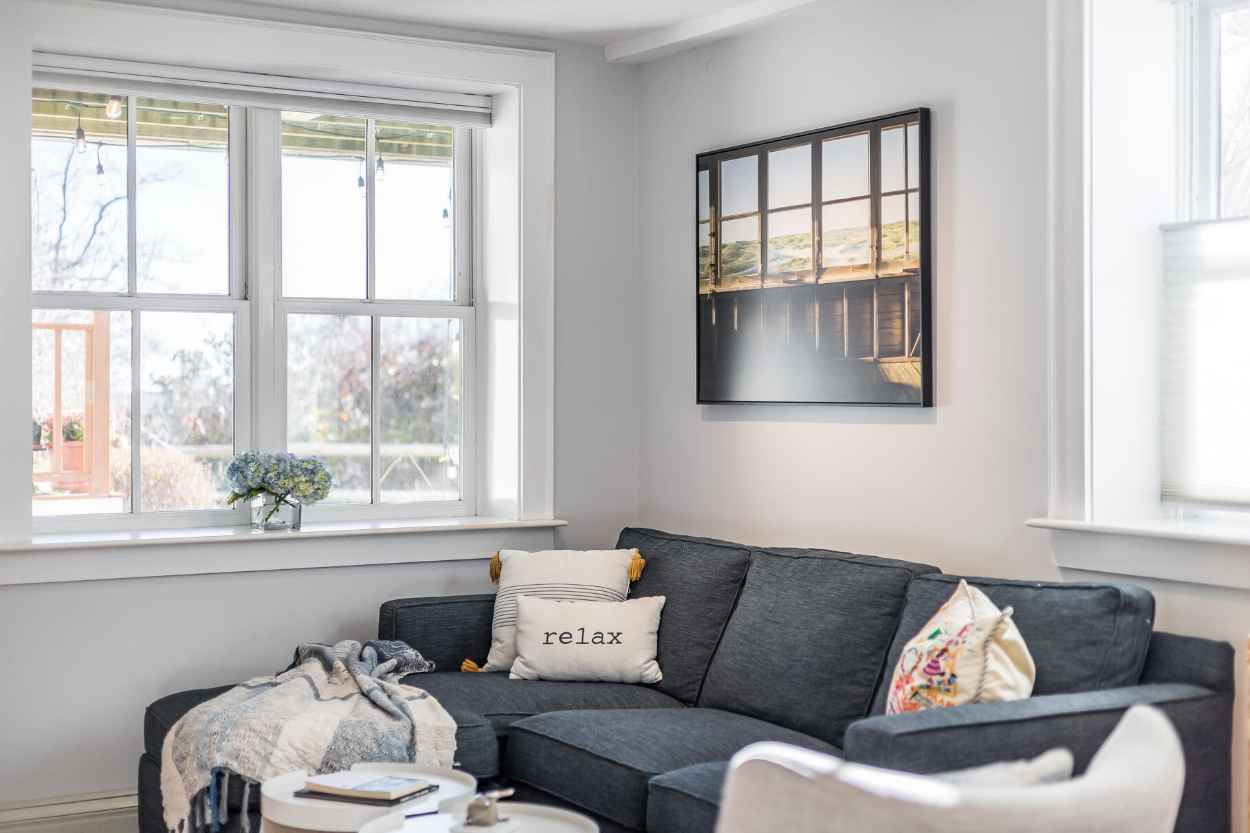  Sunlit West End Style with Parking, Outdoor Space and Easy Living - 物件實景