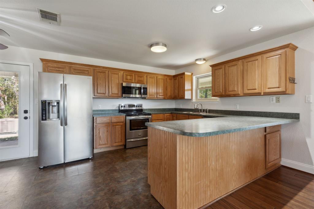 Canton, Texas, 75103, United States, 3 Bedrooms Bedrooms, ,2 BathroomsBathrooms,Residential,For Sale,1707855