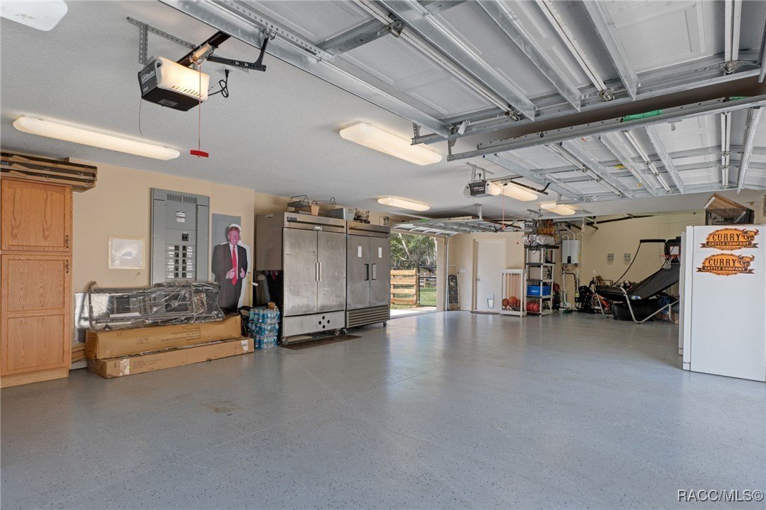 Crystal River, Florida, 34428, United States, 4 Bedrooms Bedrooms, ,4 BathroomsBathrooms,Residential,For Sale,1983688