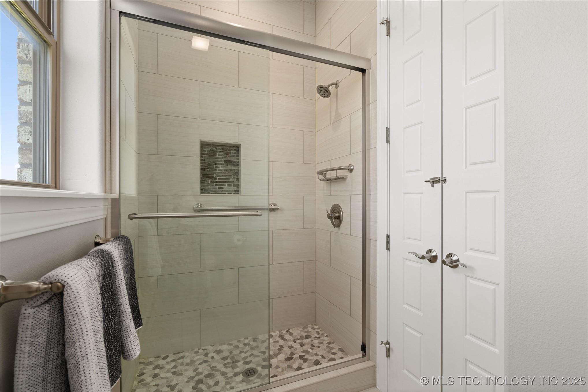 Fort Gibson, Oklahoma, 74434, United States, 4 Bedrooms Bedrooms, ,4 BathroomsBathrooms,Residential,For Sale,2005878