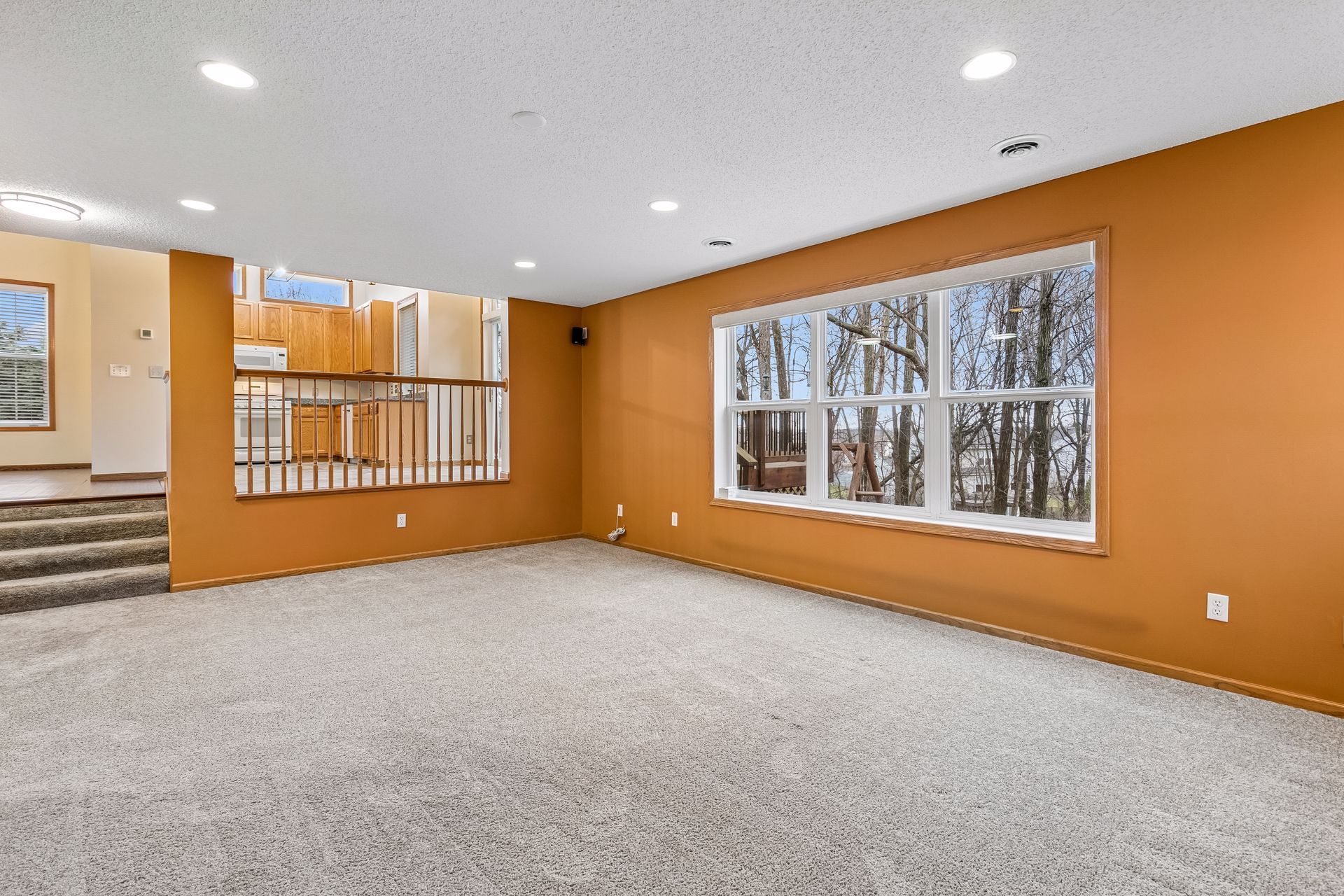  Cul-de-Sac Living with Over an Acre of Land - 物件實景