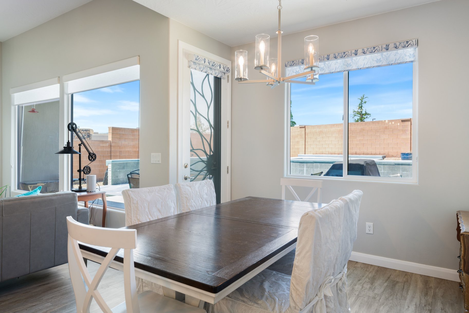  One Level, Private Pool, 3-Car Garage and Views in Pocket Mesa - 物件實景