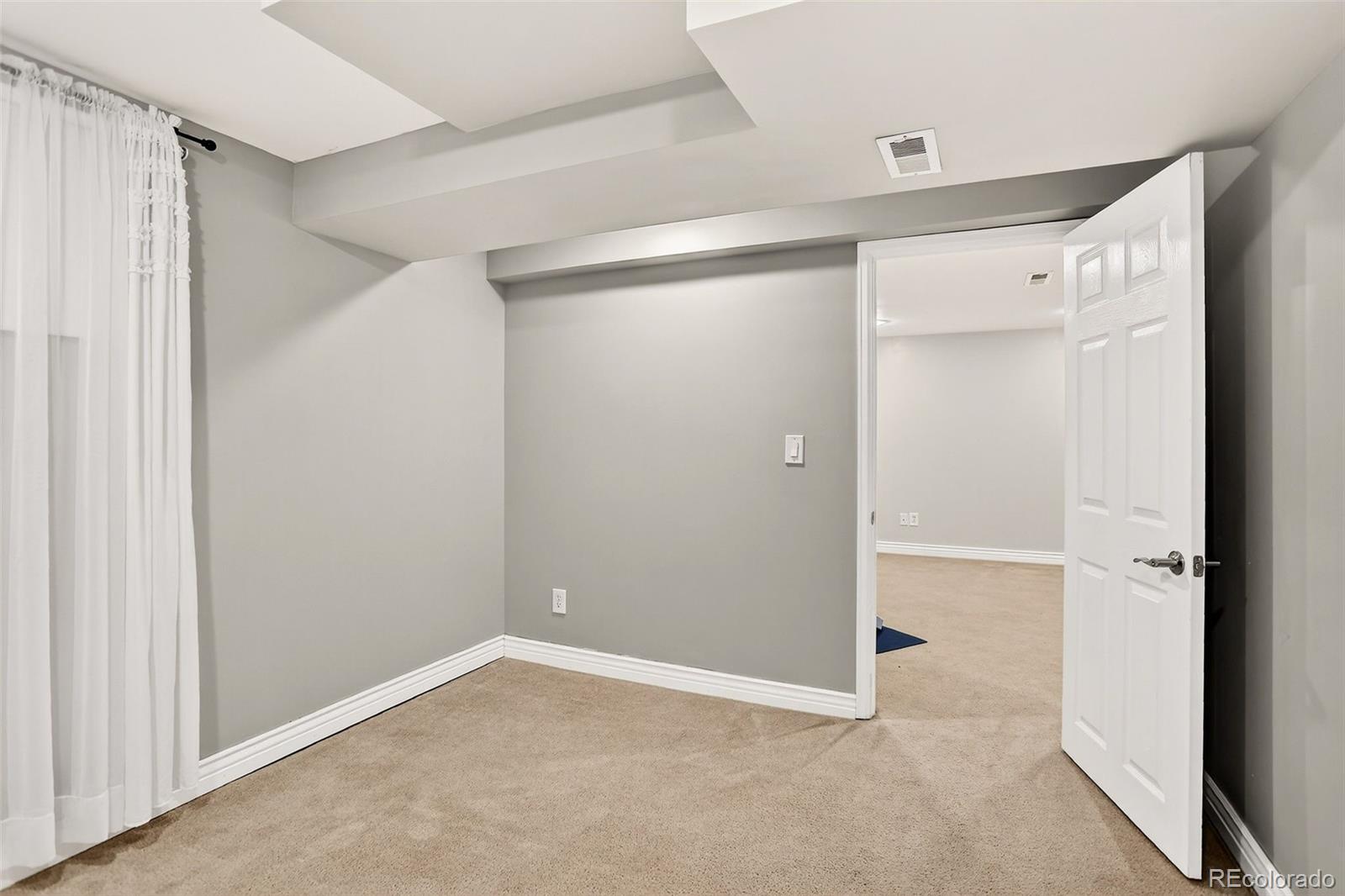 Littleton, Colorado, 80127, United States, 4 Bedrooms Bedrooms, ,2 BathroomsBathrooms,Residential,For Sale,2003001