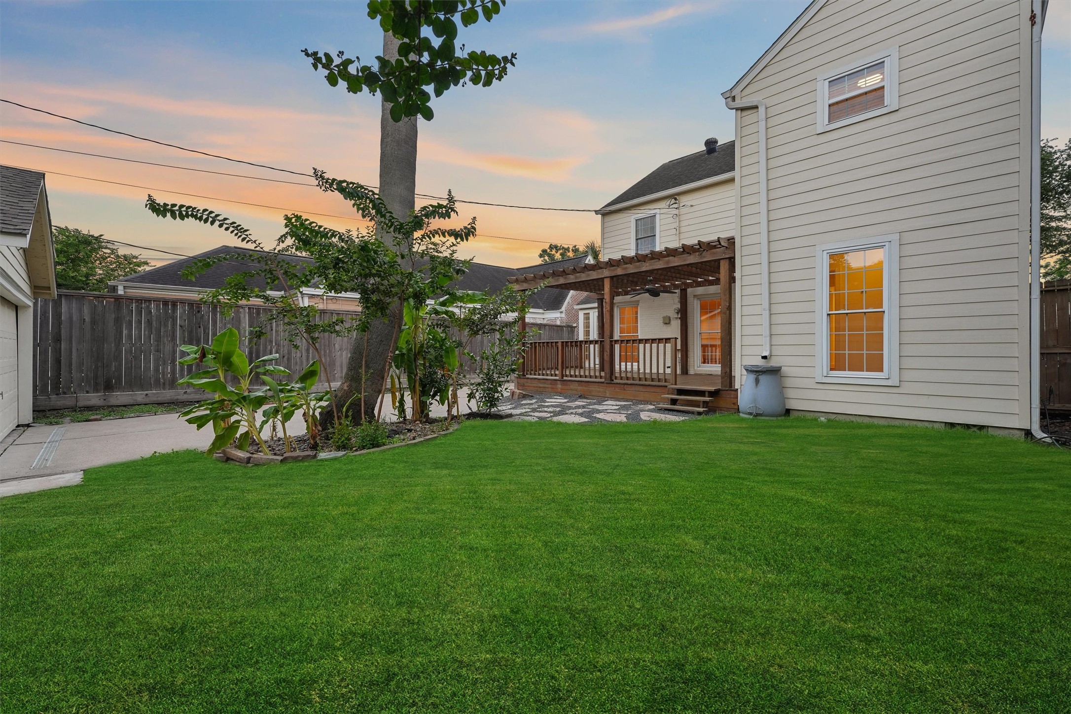 Houston, Texas, 77098, United States, 4 Bedrooms Bedrooms, ,3 BathroomsBathrooms,Residential,For Sale,1849848