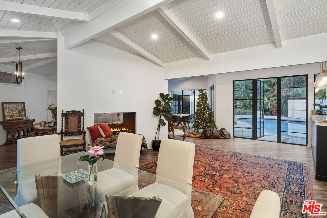 Los Angeles, California, 90049, United States, 3 Bedrooms Bedrooms, ,3 BathroomsBathrooms,Residential,For Sale,2002903