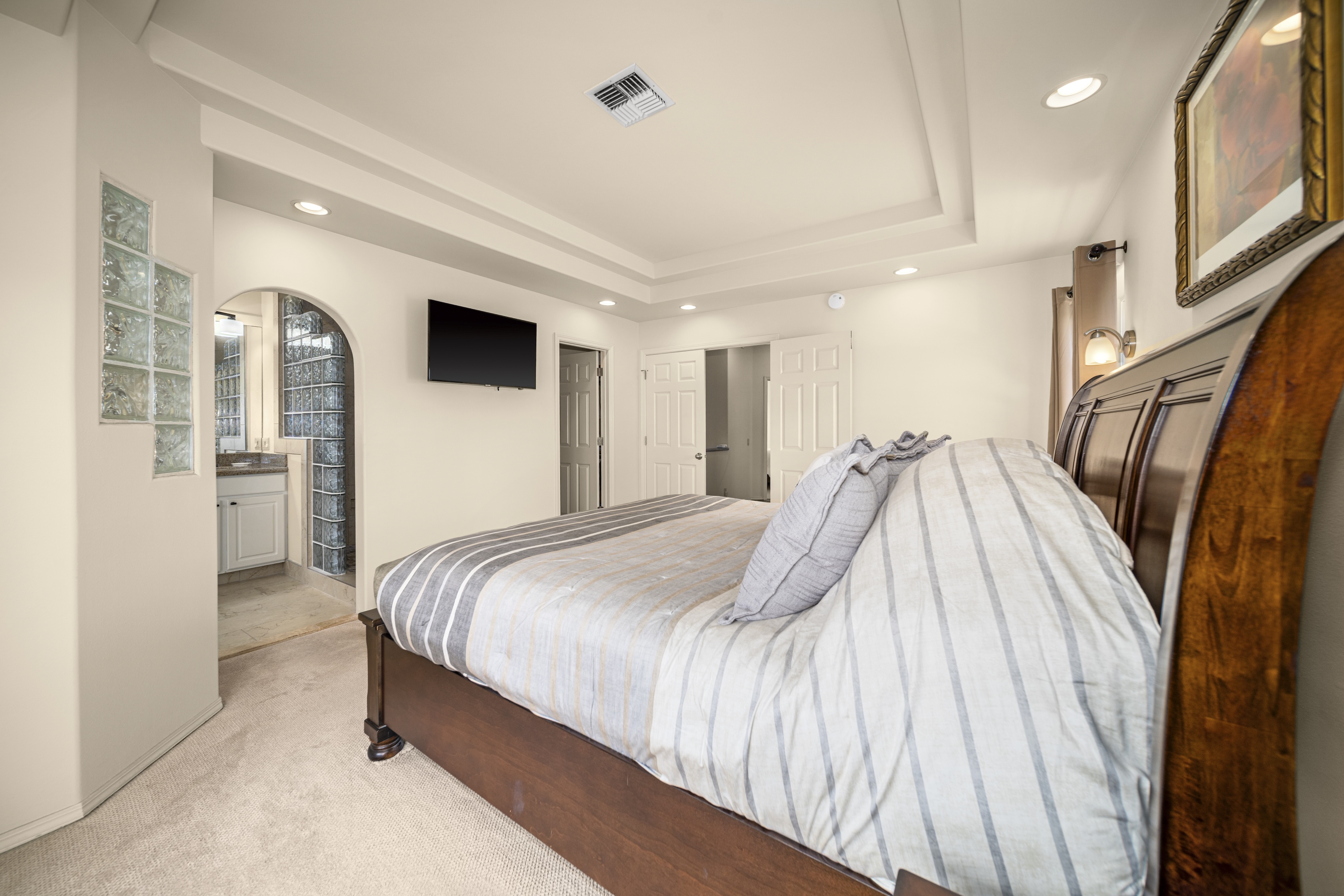  Pride of ownership explains this 4 bedroom 2.5 bath home & backyard - 物件實景
