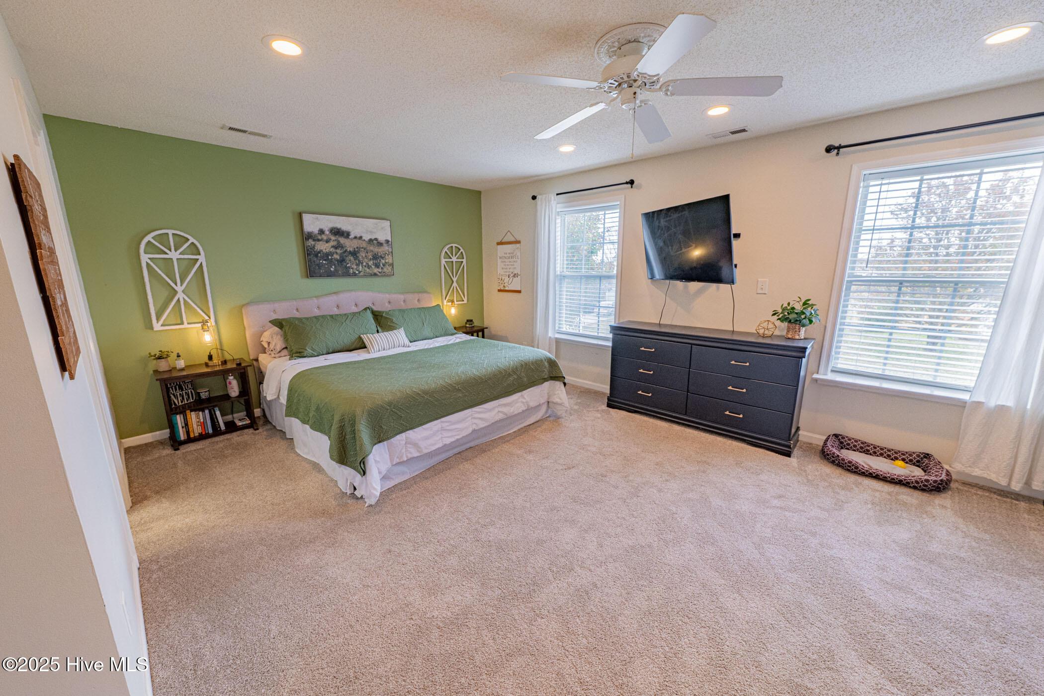 Moyock, North Carolina, 27958, United States, 6 Bedrooms Bedrooms, ,3 BathroomsBathrooms,Residential,For Sale,1997341