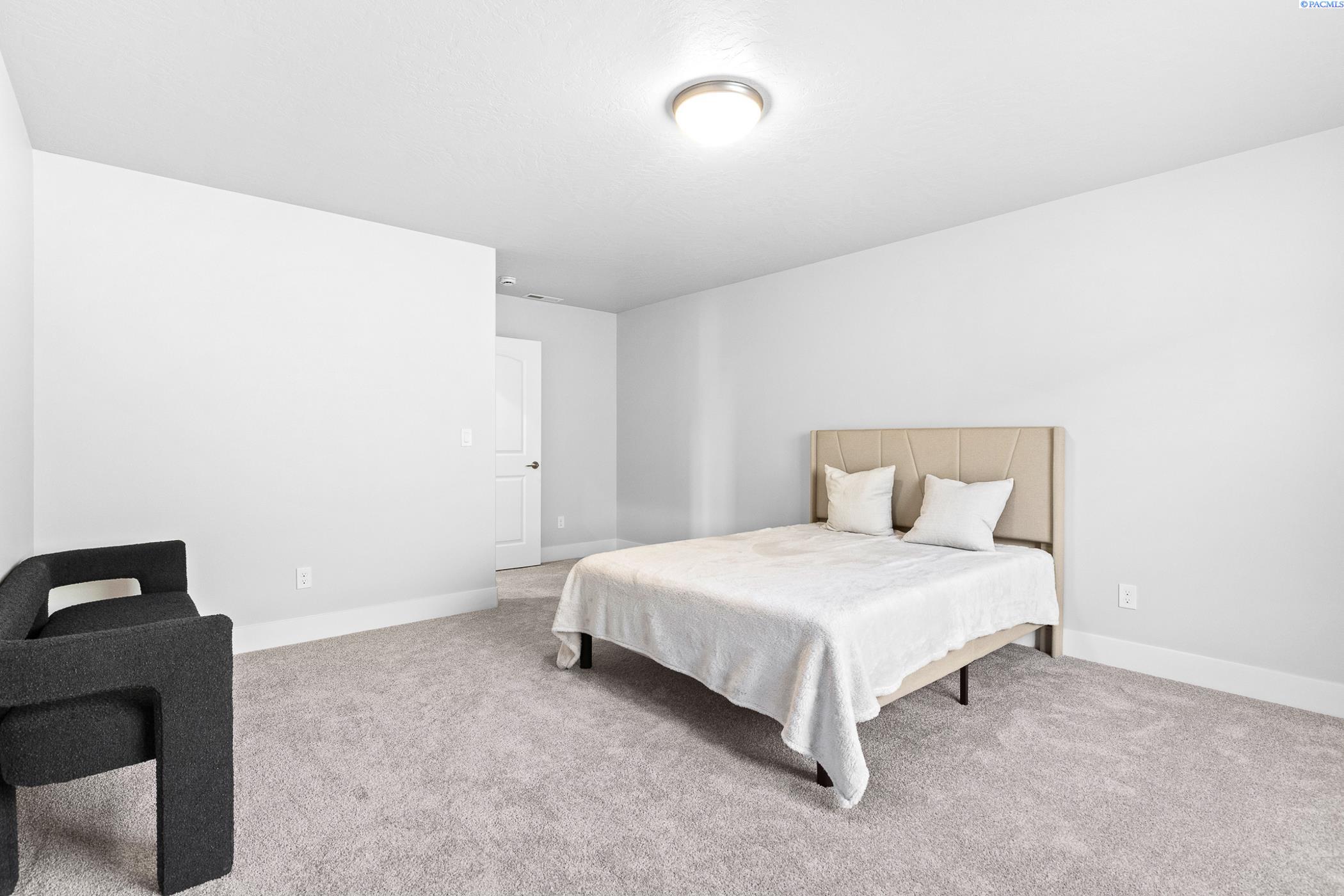 Kennewick, Washington, 99338, United States, 3 Bedrooms Bedrooms, ,1 BathroomBathrooms,Residential,For Sale,1969367