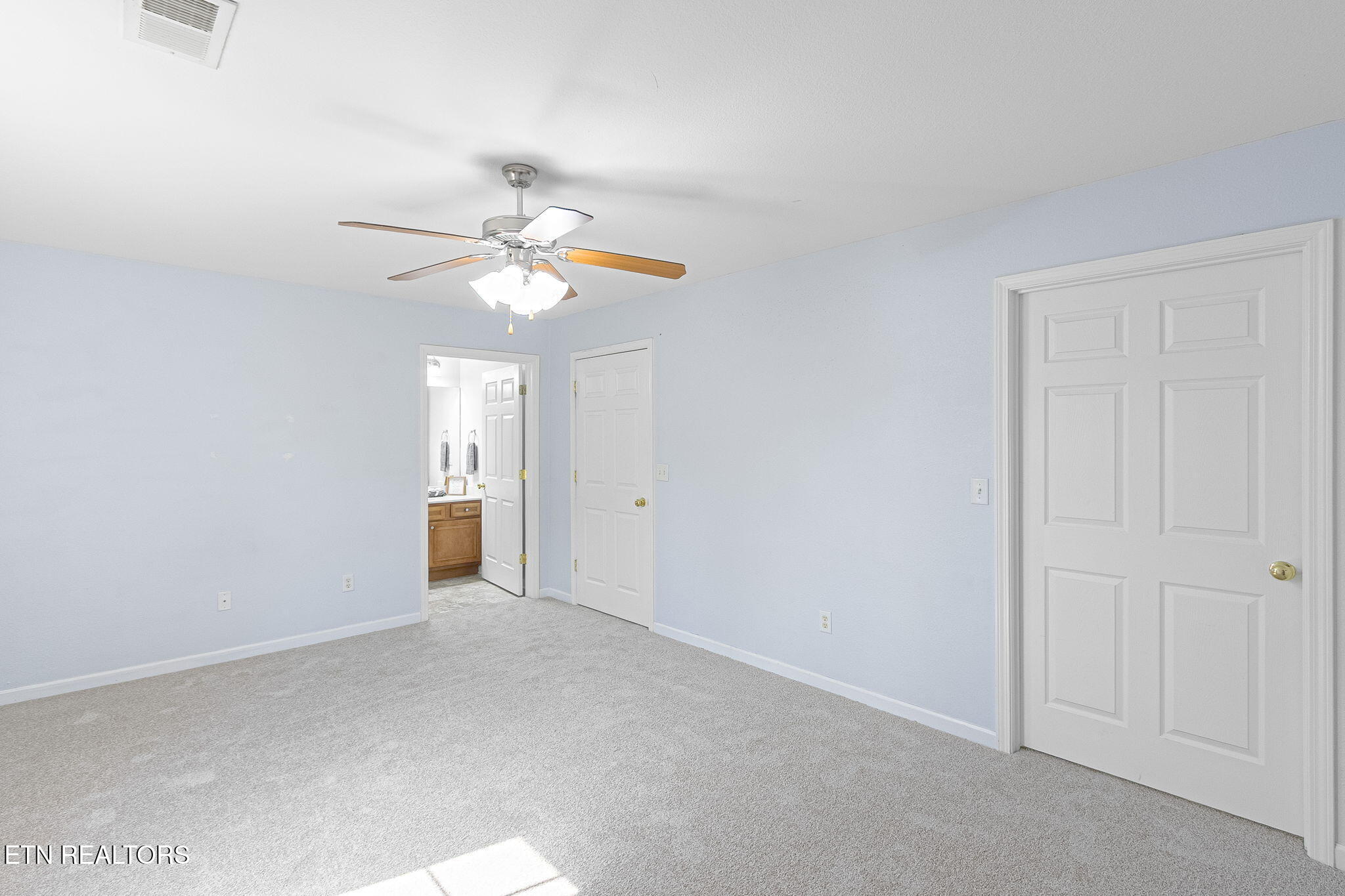 Knoxville, Tennessee, 37932, United States, 4 Bedrooms Bedrooms, ,4 BathroomsBathrooms,Residential,For Sale,1975701