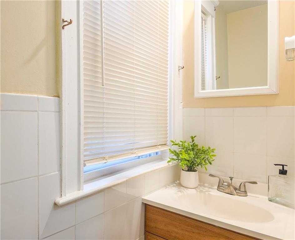 Pawtucket, Rhode Island, 02861, United States, 6 Bedrooms Bedrooms, ,2 BathroomsBathrooms,Residential,For Sale,1981045