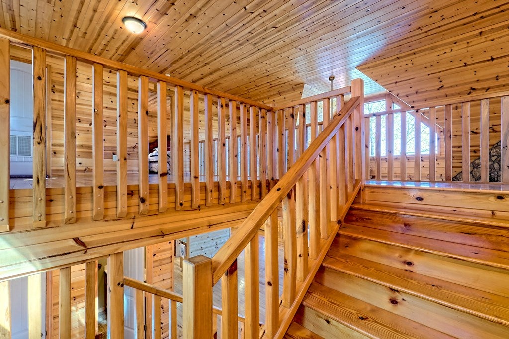 Young Harris, Georgia, 30582, United States, 4 Bedrooms Bedrooms, ,5 BathroomsBathrooms,Residential,For Sale,1987920