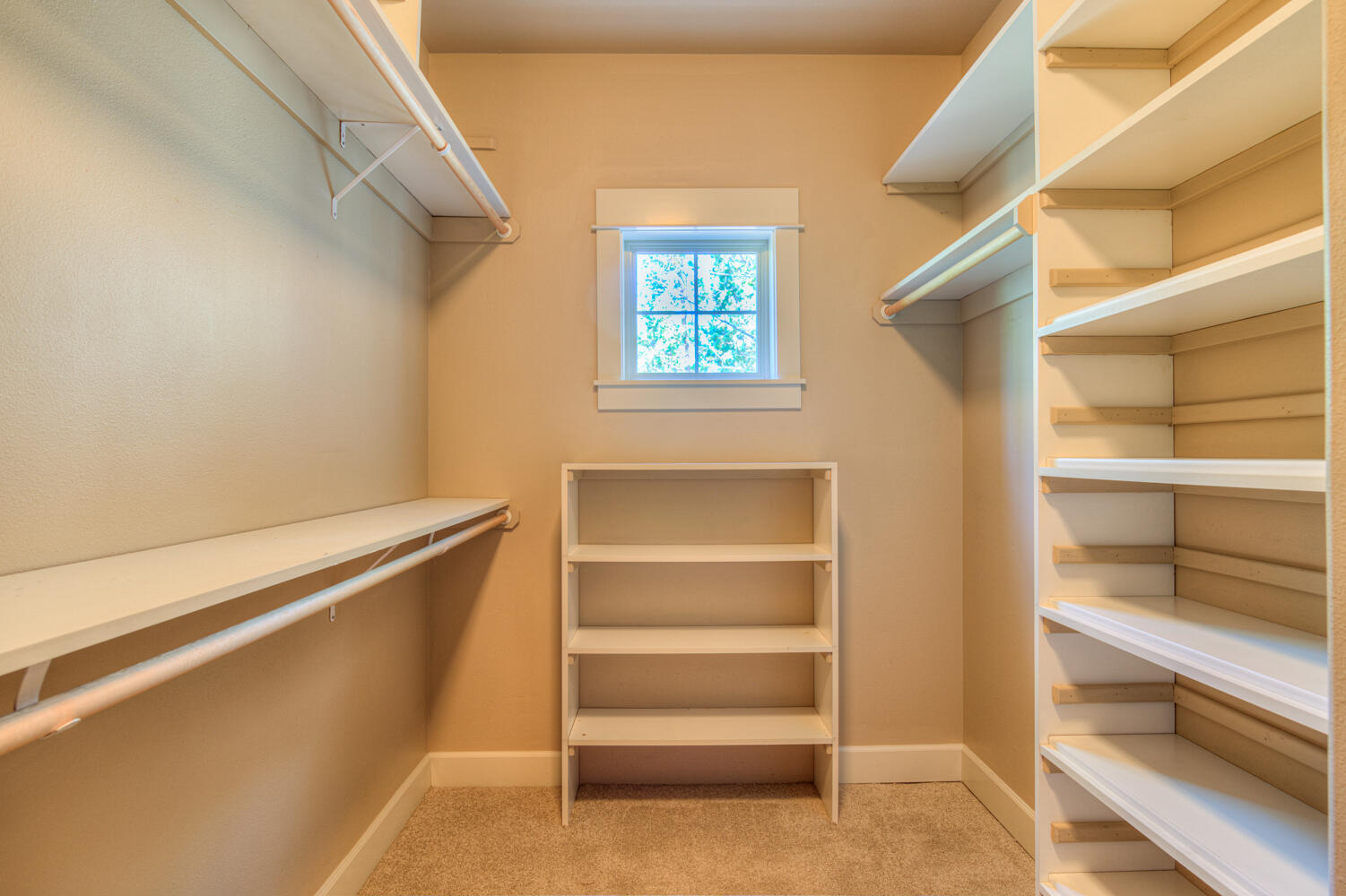 Bend, Oregon, 97703, United States, 4 Bedrooms Bedrooms, ,5 BathroomsBathrooms,Residential,For Sale,1979123