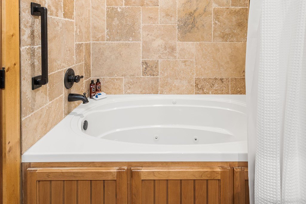 Murphy, North Carolina, 28906, United States, 3 Bedrooms Bedrooms, ,3 BathroomsBathrooms,Residential,For Sale,1982645