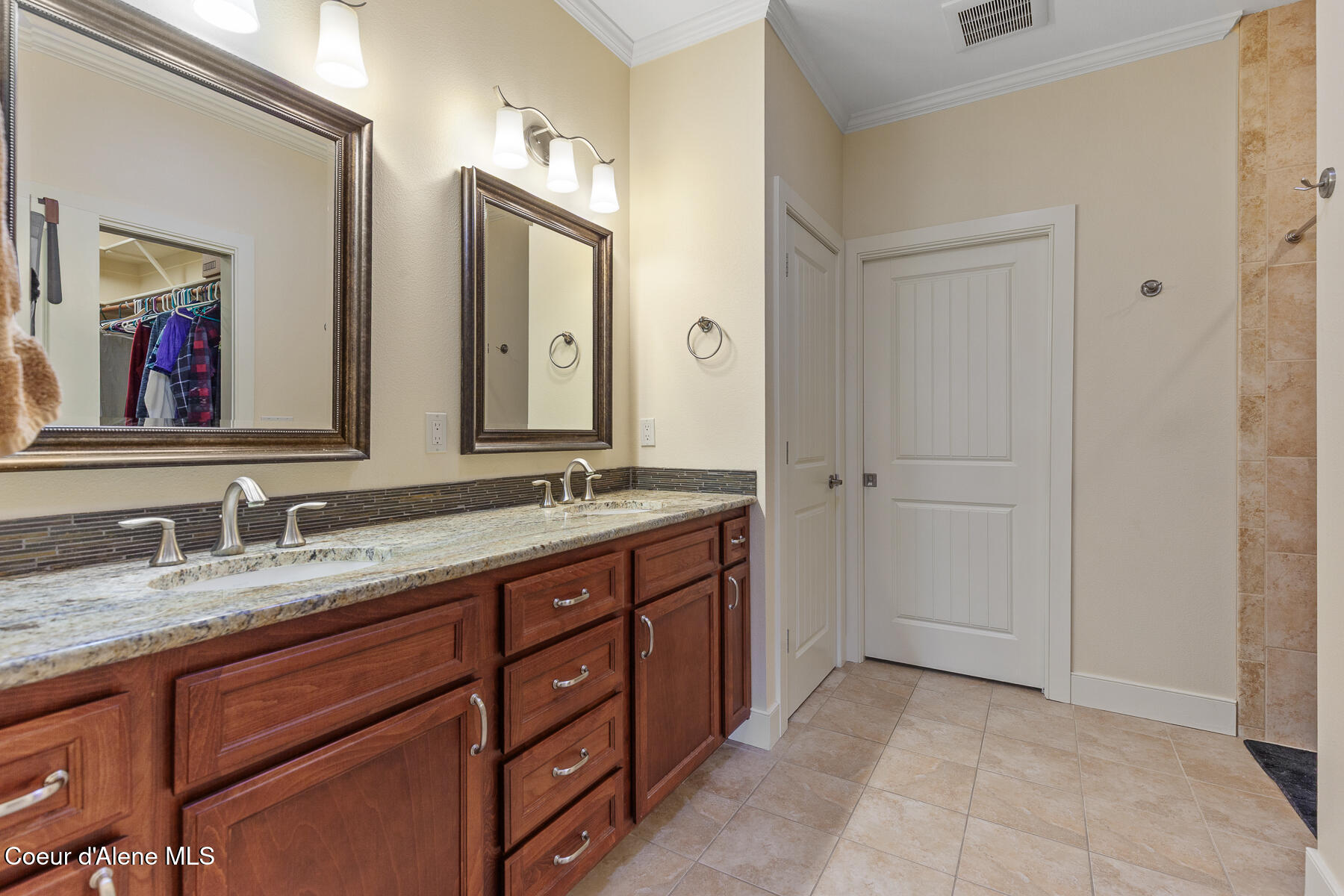 Coeur d'Alene, Idaho, 83815, United States, 2 Bedrooms Bedrooms, ,3 BathroomsBathrooms,Residential,For Sale,2010057