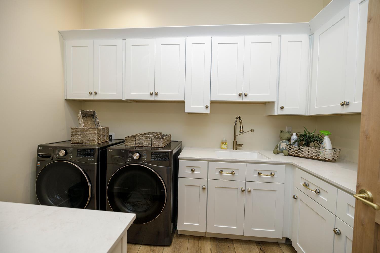 Modesto, California, 95357, United States, 4 Bedrooms Bedrooms, ,4 BathroomsBathrooms,Residential,For Sale,1976586