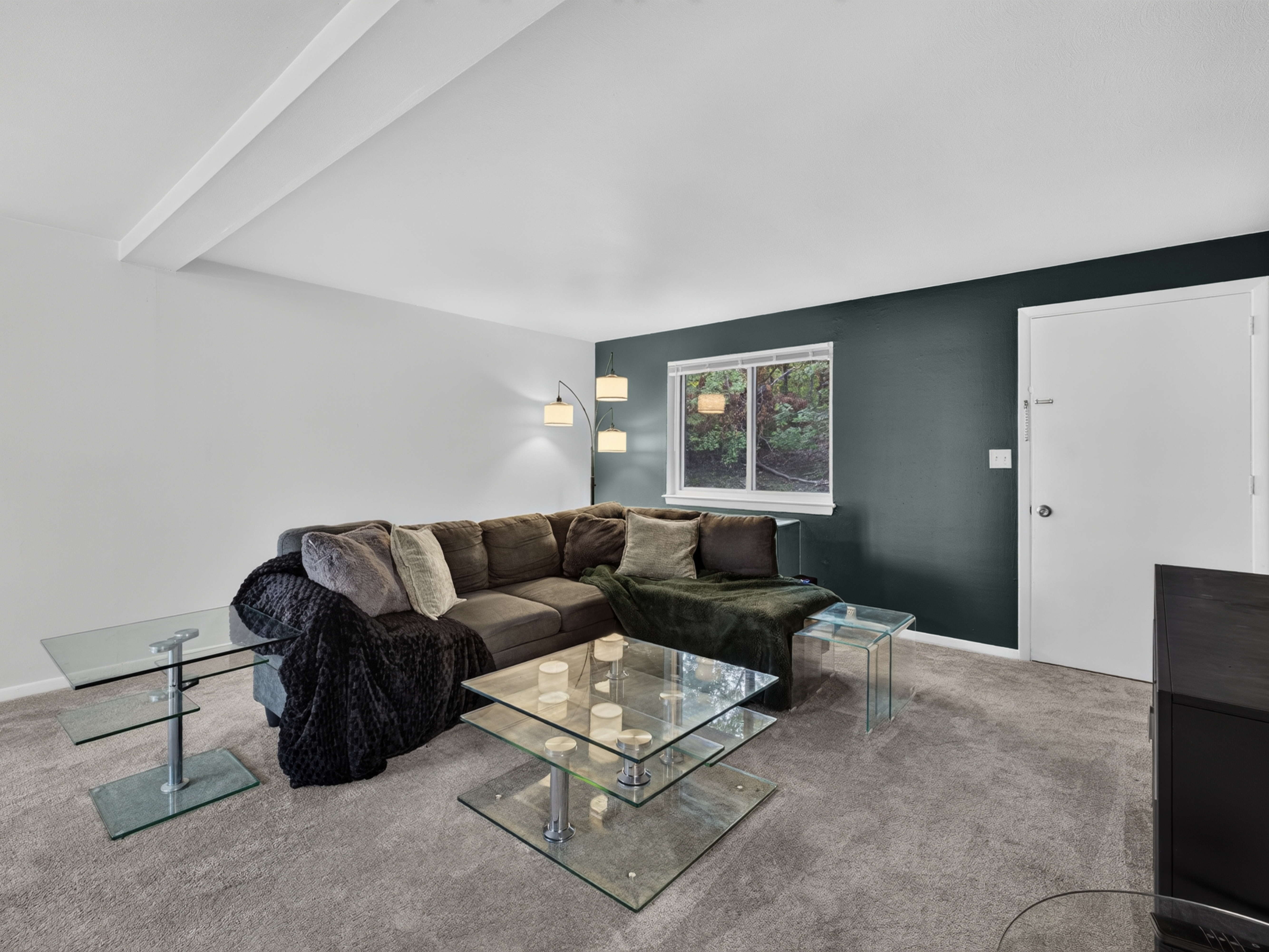  Discover comfortable one-floor living in this great location. - 物件實景