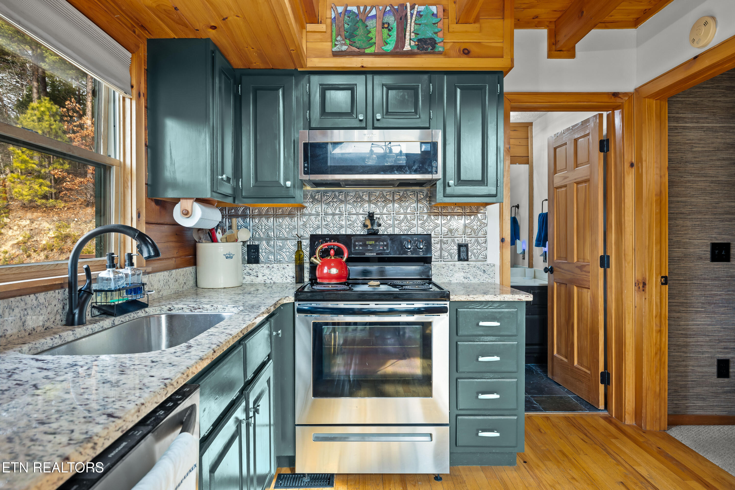 Sevierville, Tennessee, 37862, United States, 3 Bedrooms Bedrooms, ,3 BathroomsBathrooms,Residential,For Sale,2014786