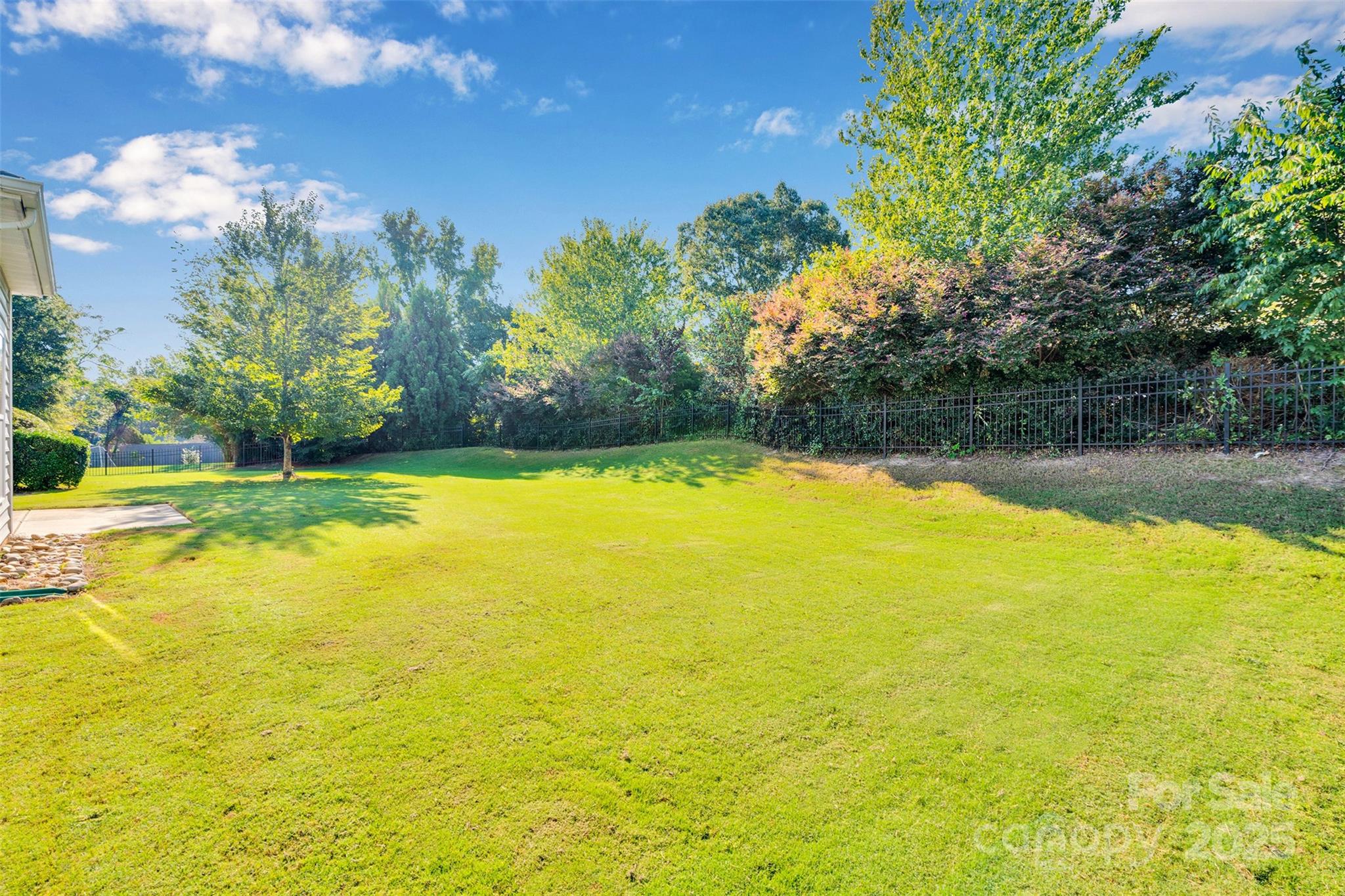 Charlotte, North Carolina, 28278, United States, 3 Bedrooms Bedrooms, ,2 BathroomsBathrooms,Residential,For Sale,1948260