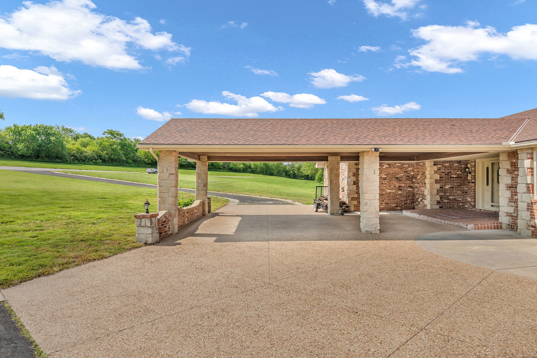 Topeka, Kansas, 66615, United States, 4 Bedrooms Bedrooms, ,8 BathroomsBathrooms,Residential,For Sale,1848877