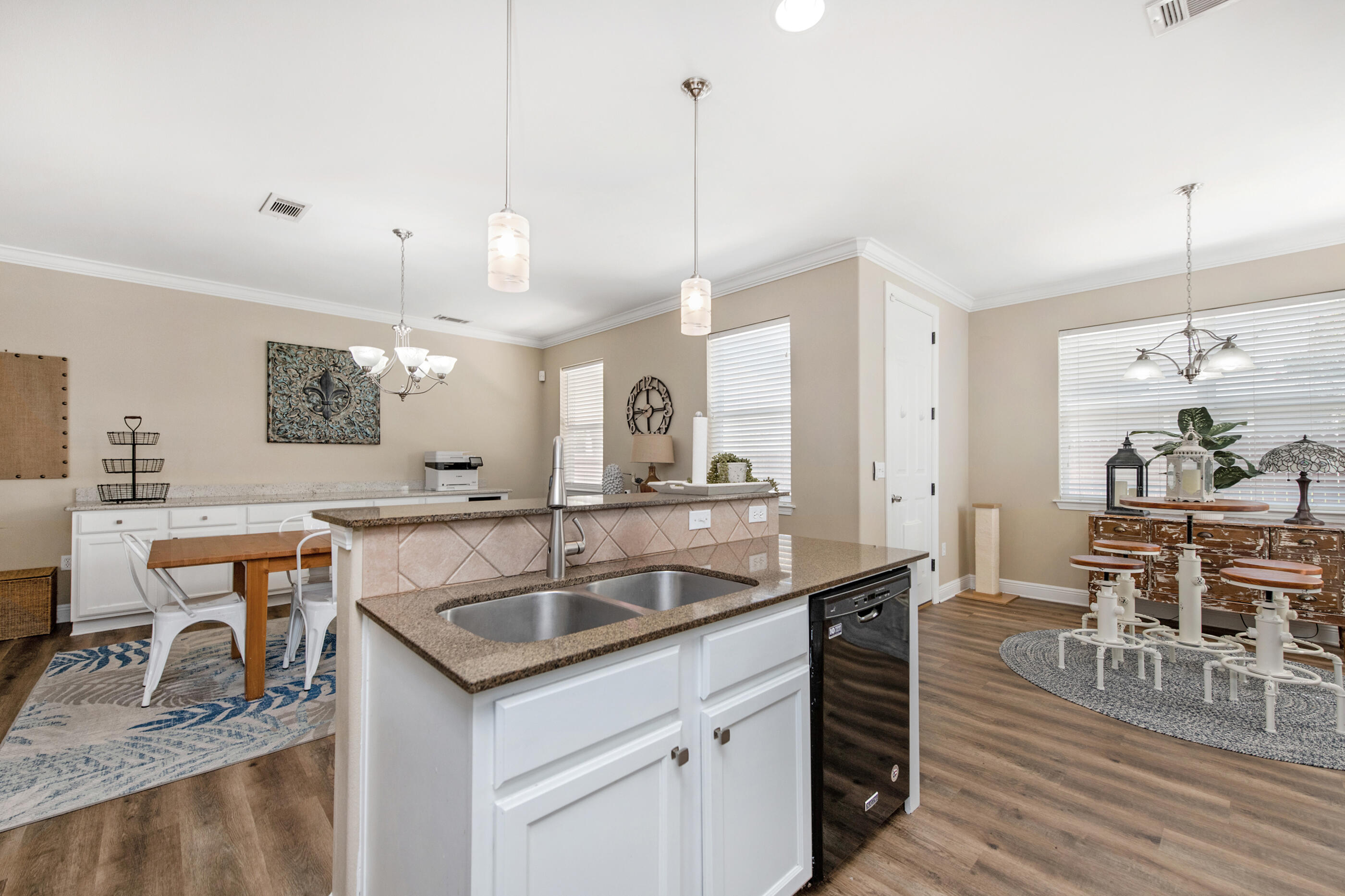 Mary Esther, Florida, 32569, United States, 5 Bedrooms Bedrooms, ,3 BathroomsBathrooms,Residential,For Sale,1940408