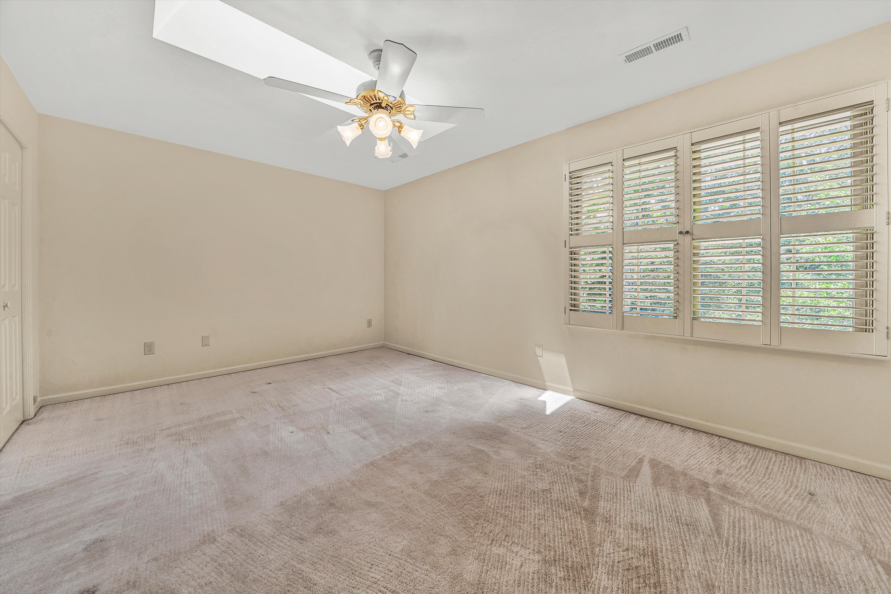 Bedford, Virginia, 24523, United States, 4 Bedrooms Bedrooms, ,4 BathroomsBathrooms,Residential,For Sale,1914324