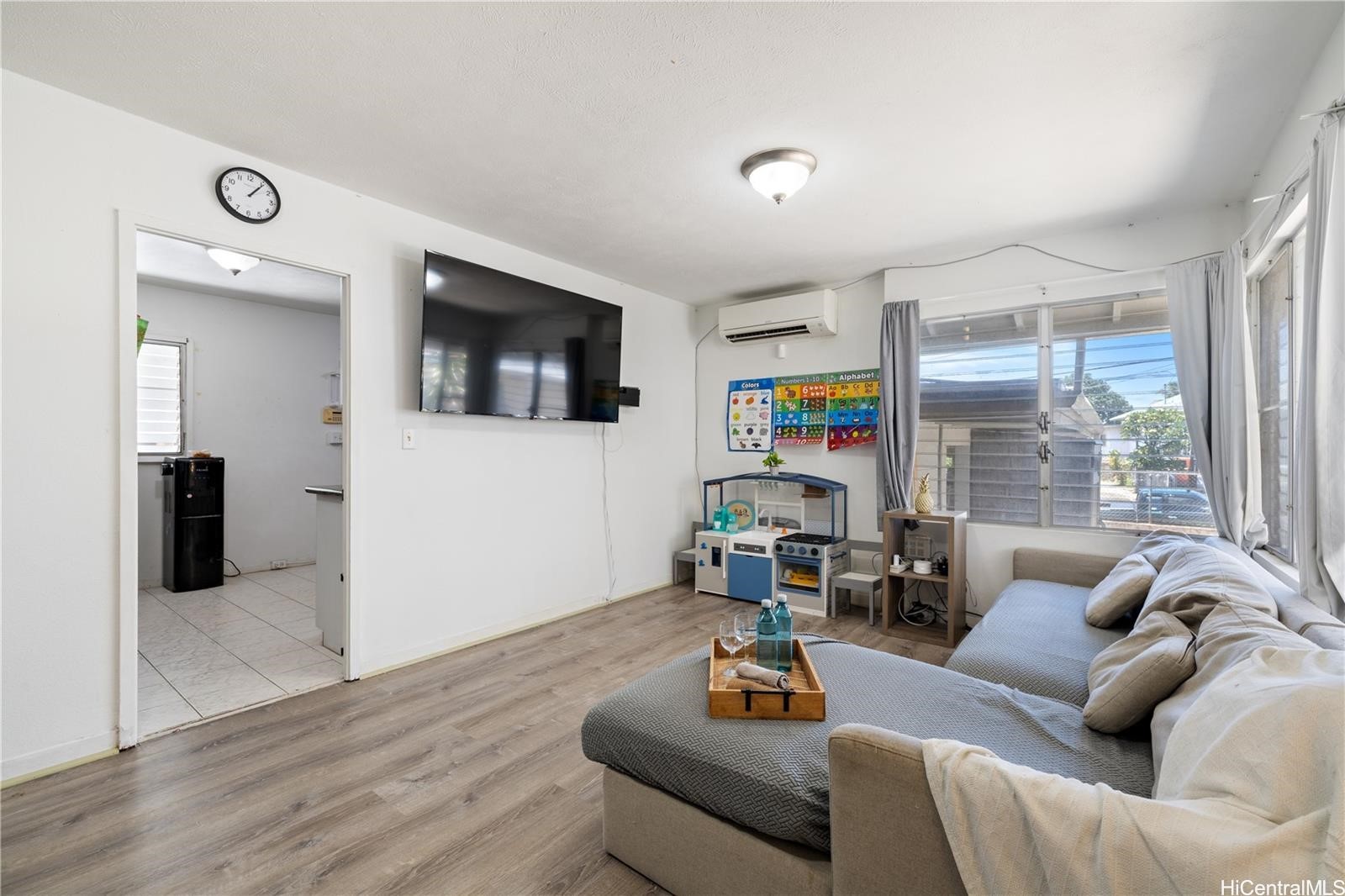 Honolulu, Hawaii, 96817, United States, 3 Bedrooms Bedrooms, ,2 BathroomsBathrooms,Residential,For Sale,1986474