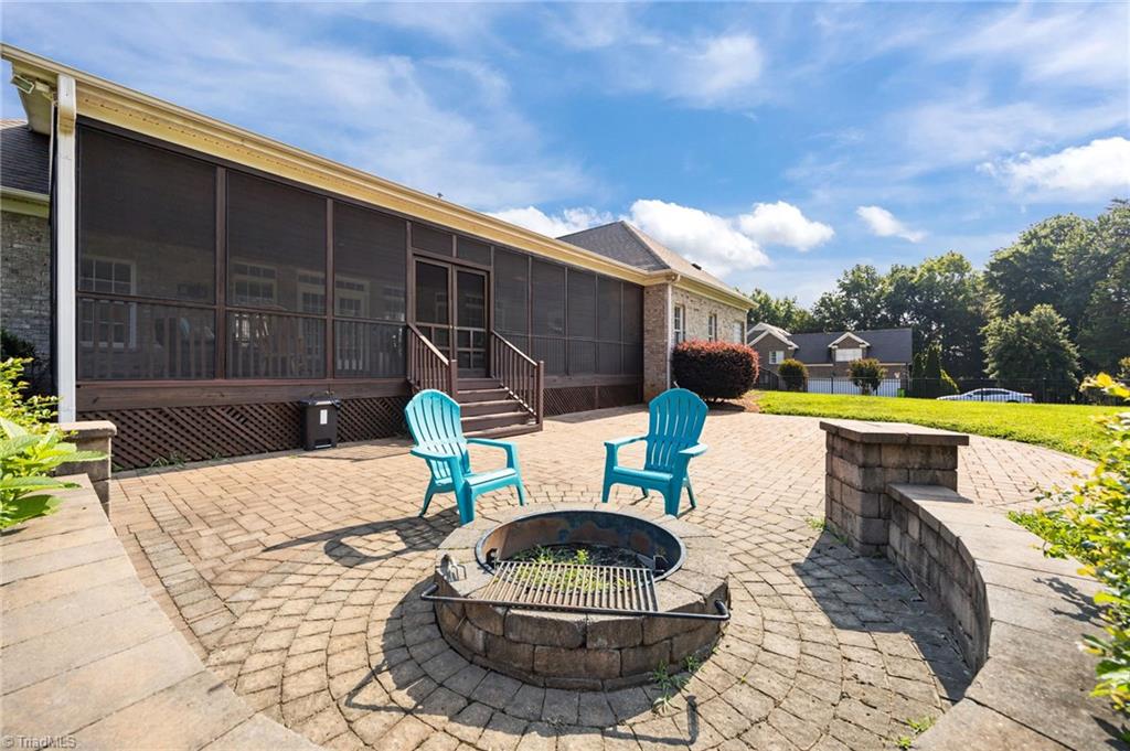 Kernersville, North Carolina, 27284, United States, 4 Bedrooms Bedrooms, ,3 BathroomsBathrooms,Residential,For Sale,1890239