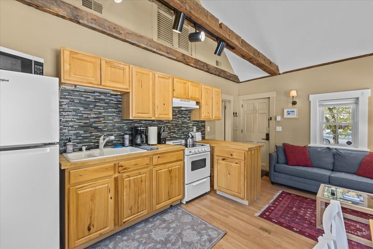 Stowe, Vermont, 05672, United States, 2 Bedrooms Bedrooms, ,2 BathroomsBathrooms,Residential,For Sale,2003002