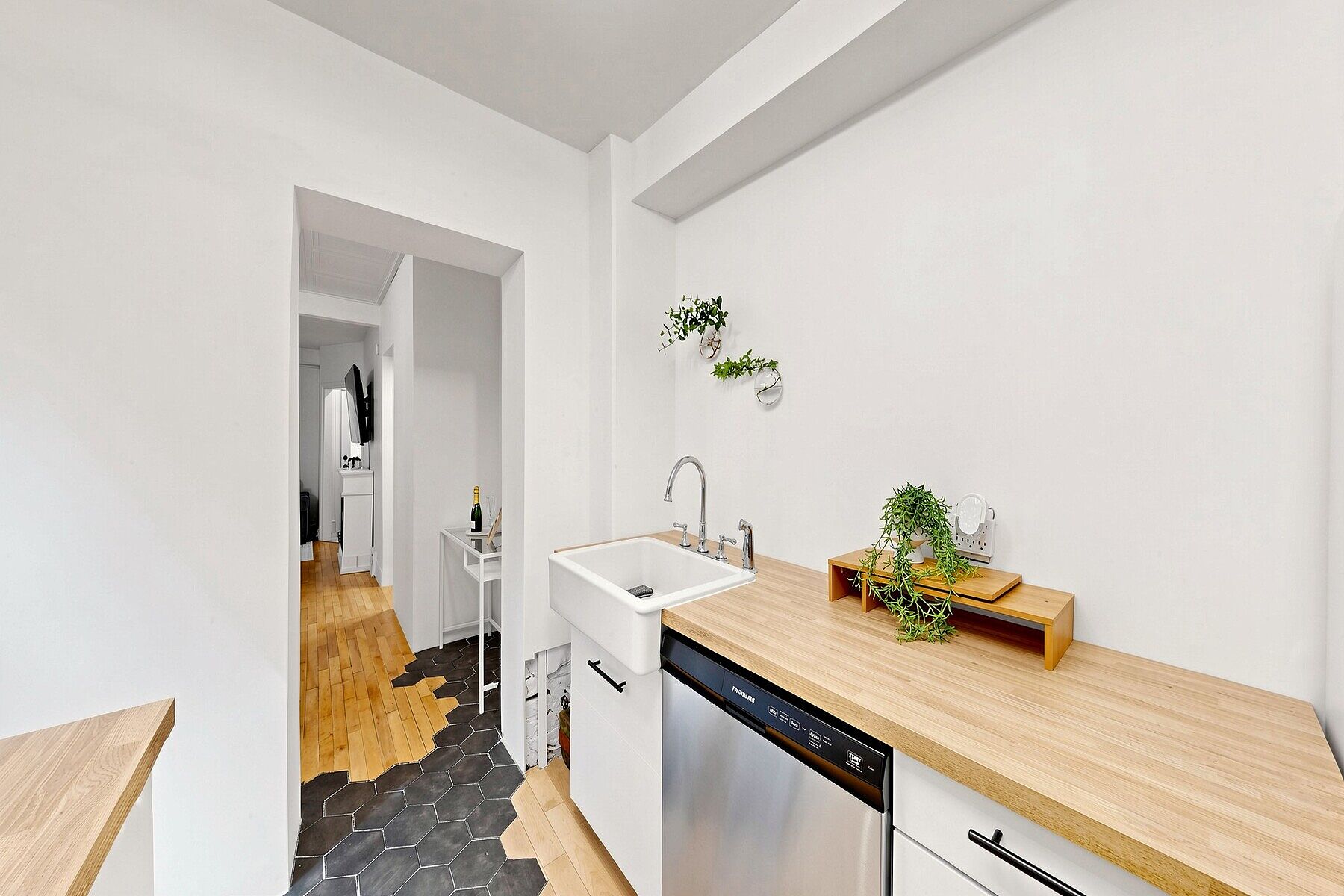  Updated Two-Storey Home - 物件實景